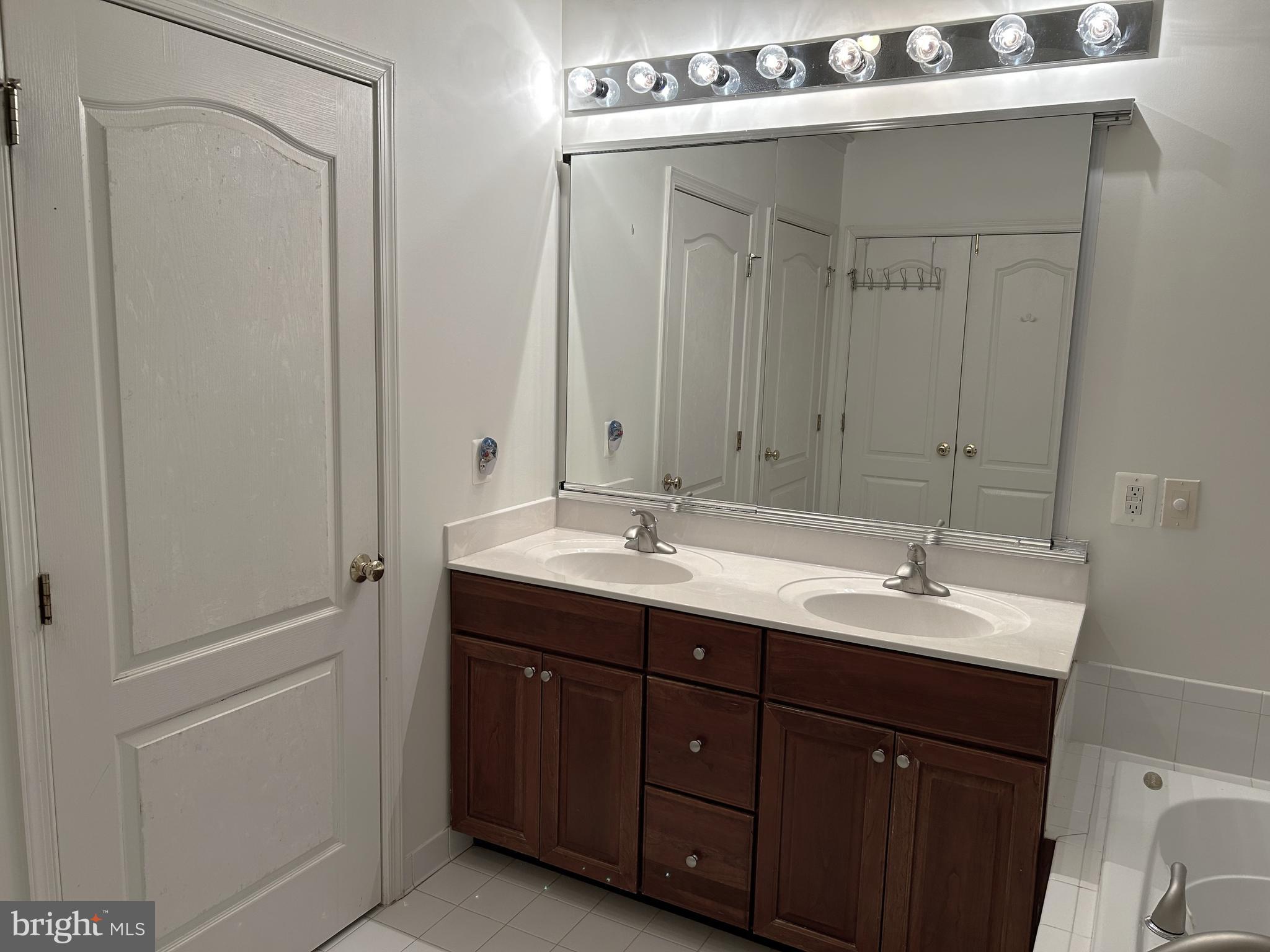 LOUDOUN VALLEY ESTATES - Residential Lease