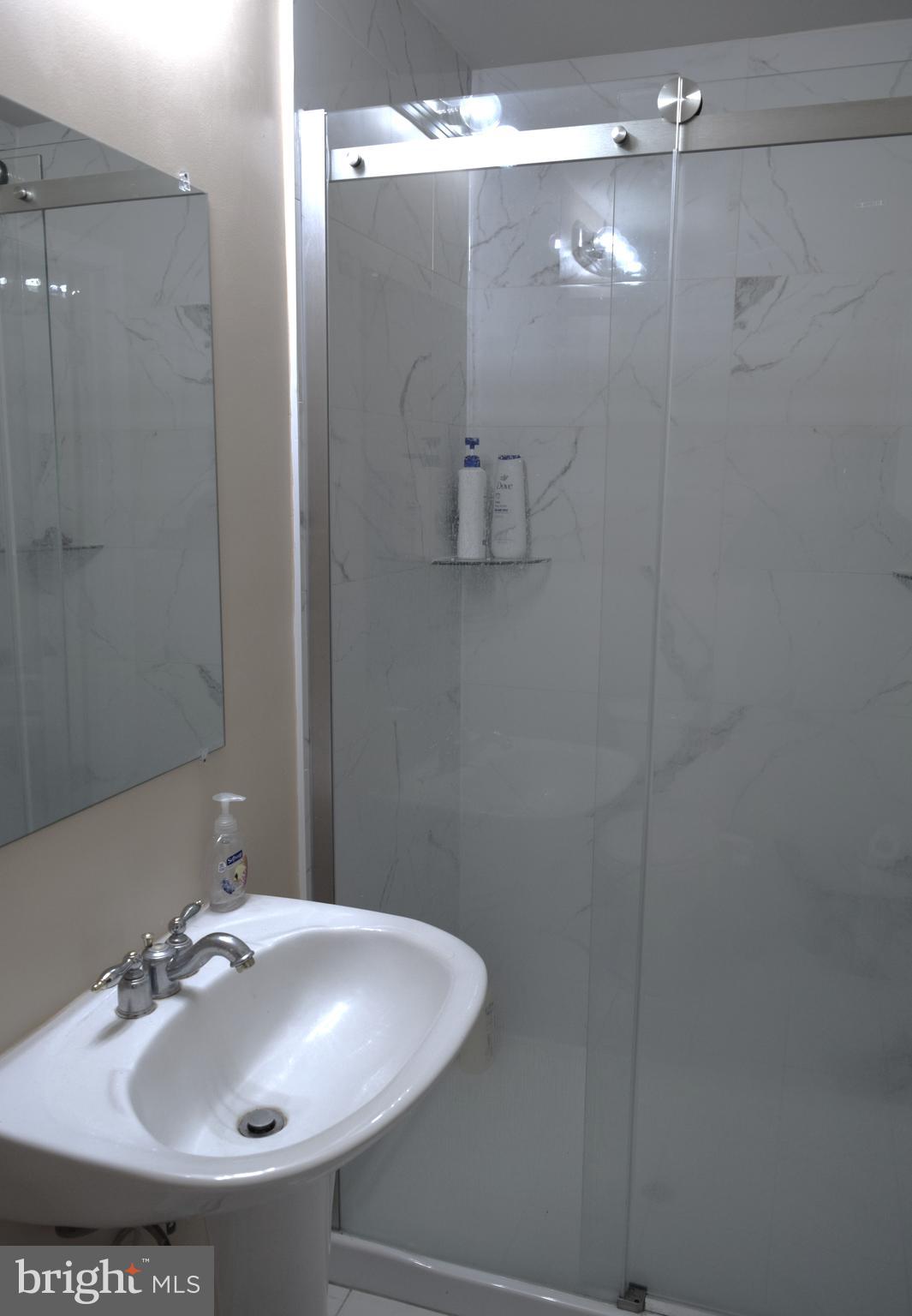 LOUDOUN VALLEY ESTATES - Residential Lease