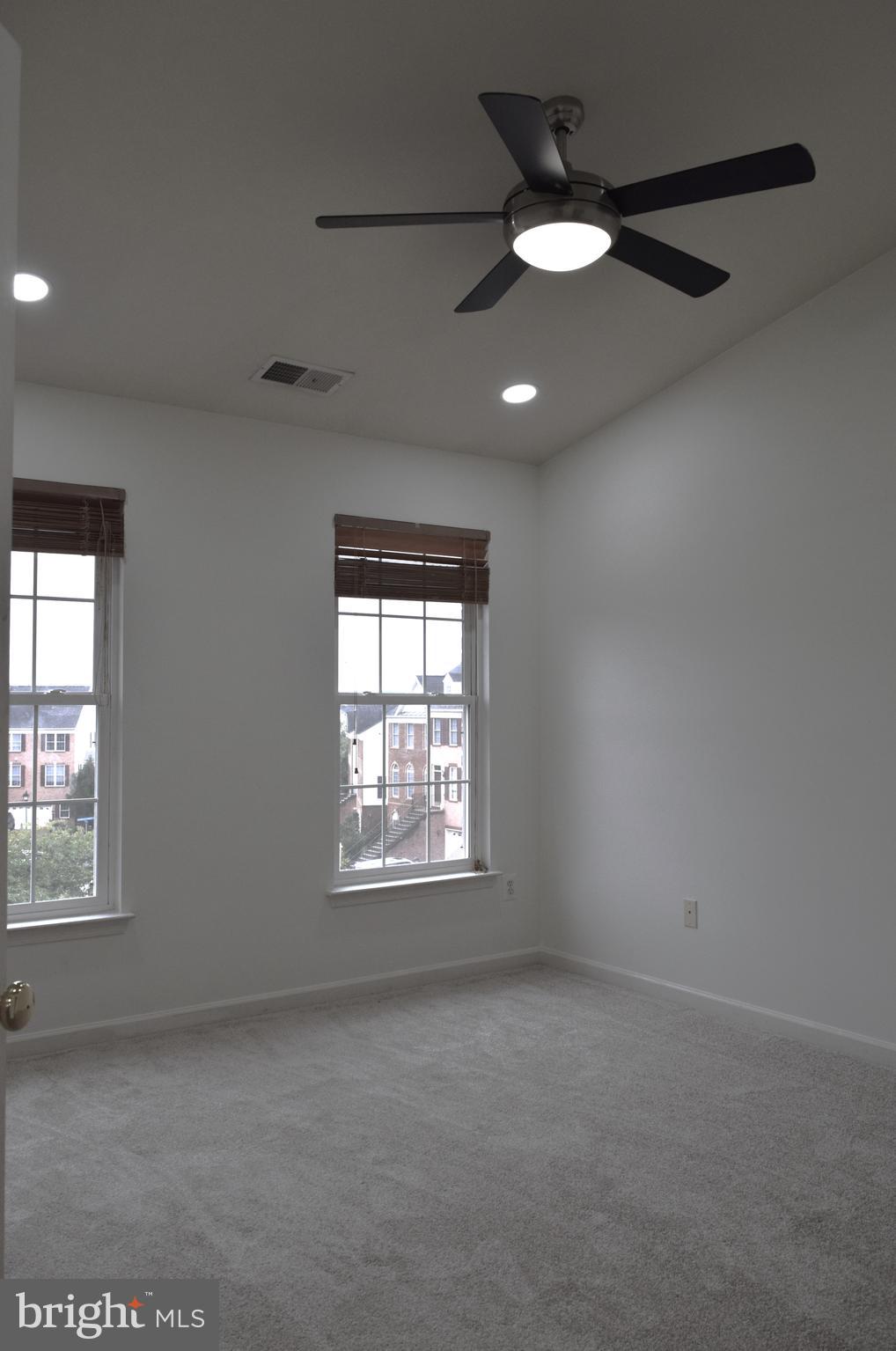 LOUDOUN VALLEY ESTATES - Residential Lease