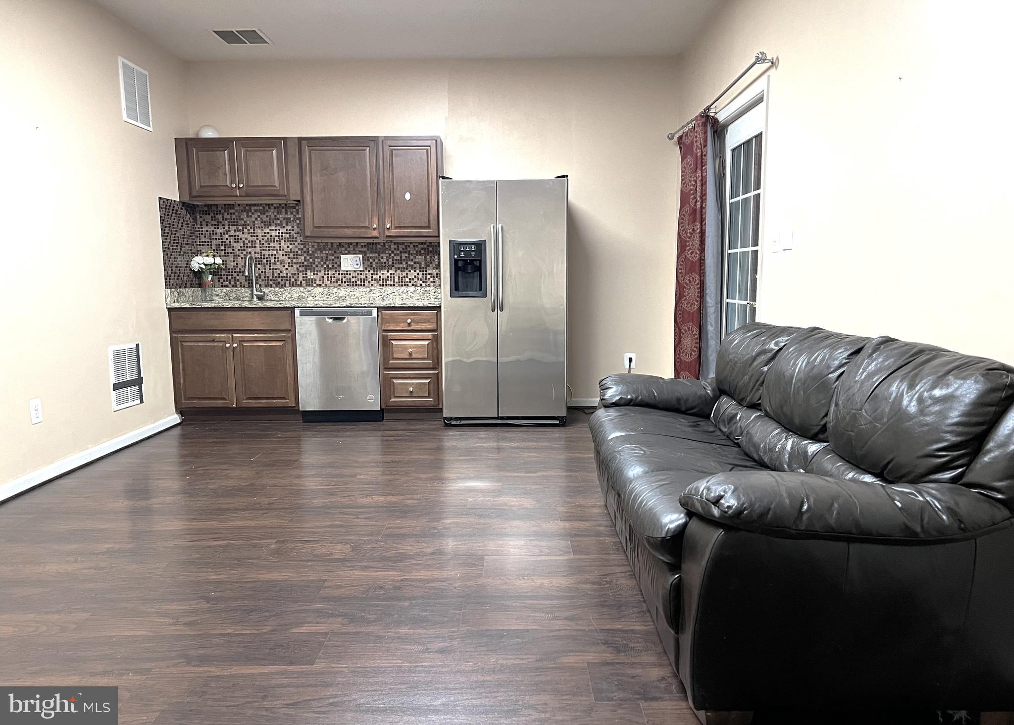 LOUDOUN VALLEY ESTATES - Residential Lease