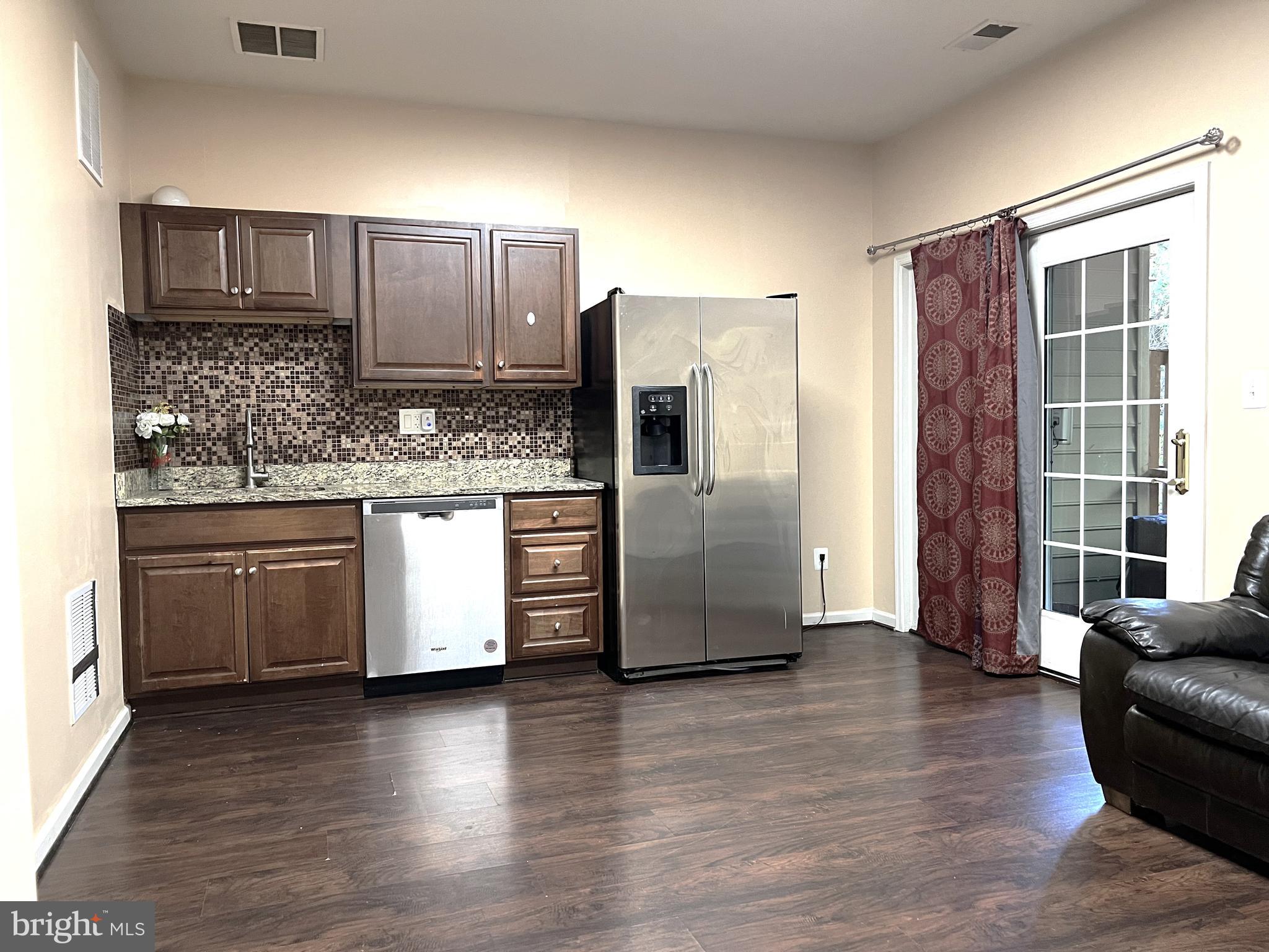 LOUDOUN VALLEY ESTATES - Residential Lease