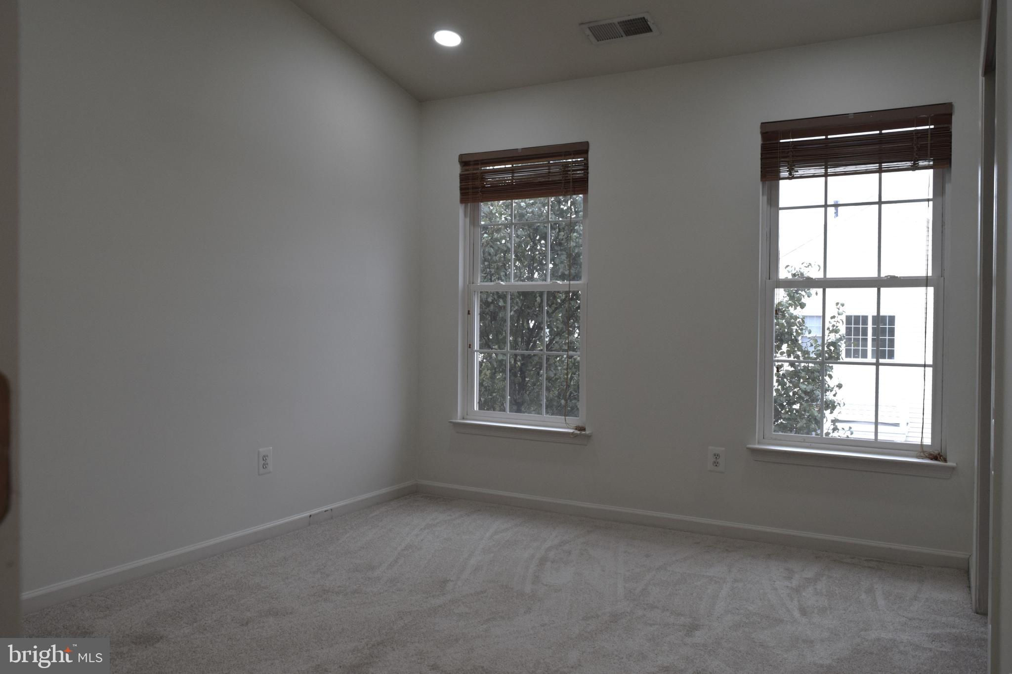 LOUDOUN VALLEY ESTATES - Residential Lease