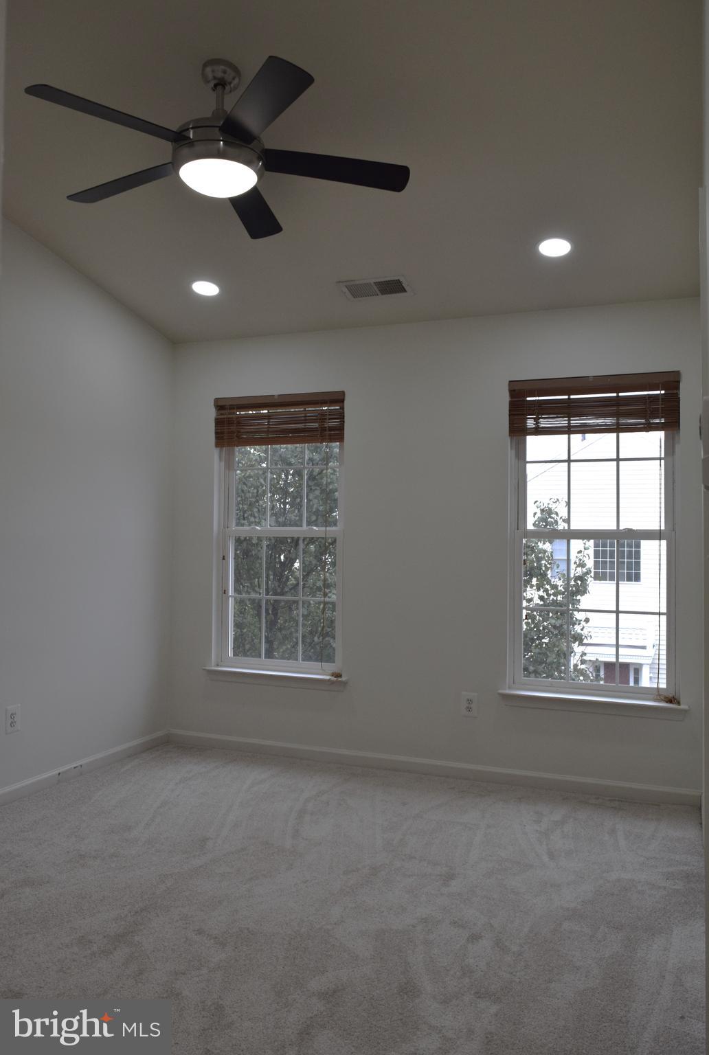 LOUDOUN VALLEY ESTATES - Residential Lease