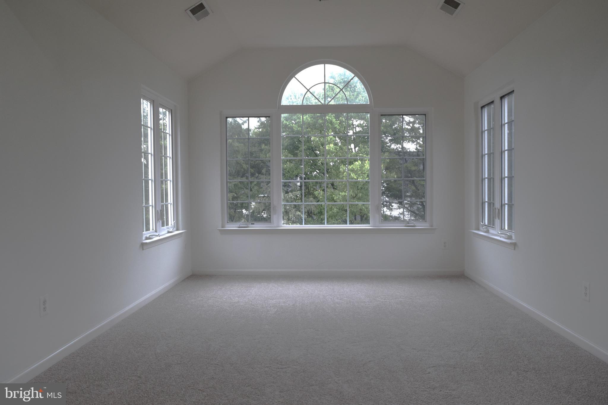 LOUDOUN VALLEY ESTATES - Residential Lease