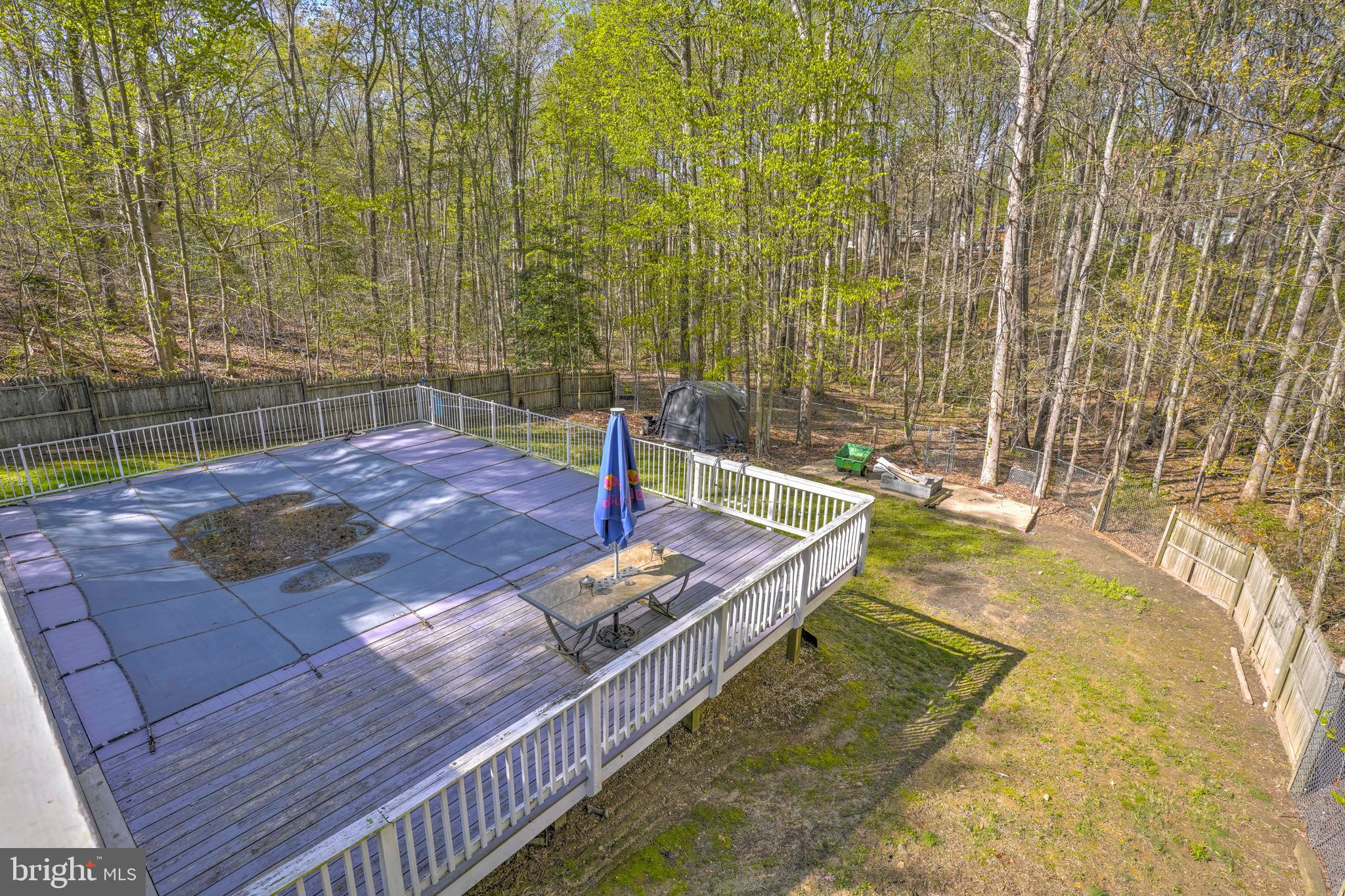 COUNTRY LAKES - Residential