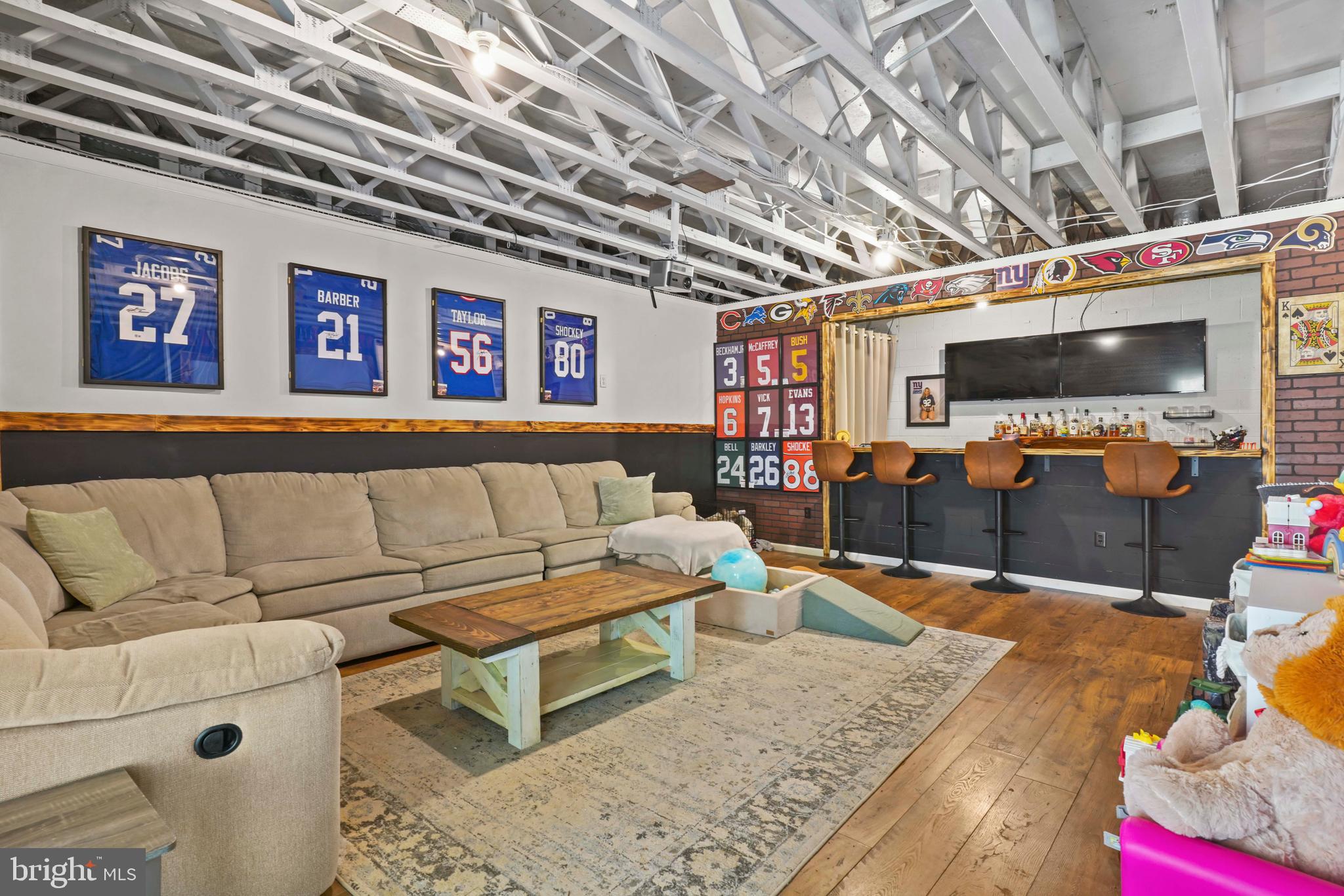 COUNTRY LAKES - Residential