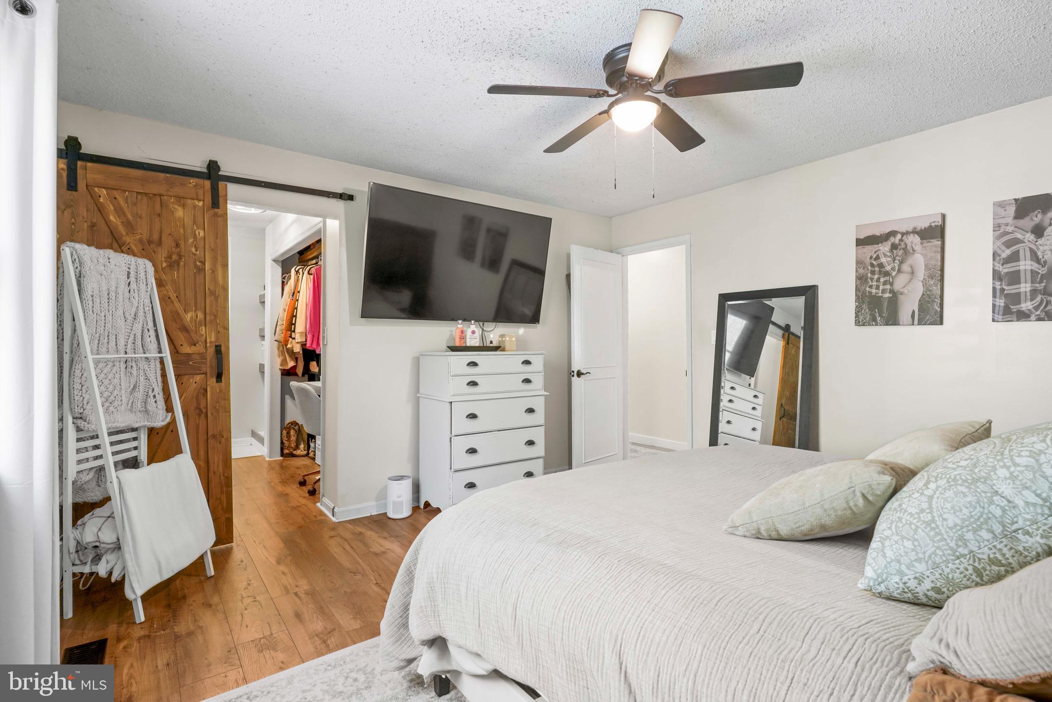 COUNTRY LAKES - Residential