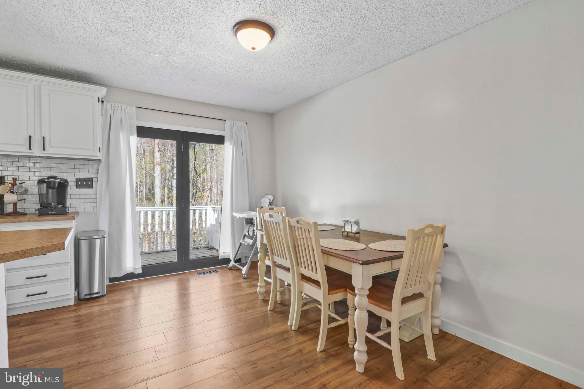 COUNTRY LAKES - Residential