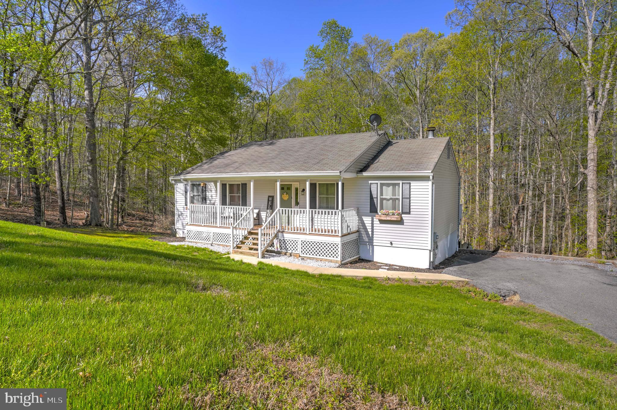 COUNTRY LAKES - Residential