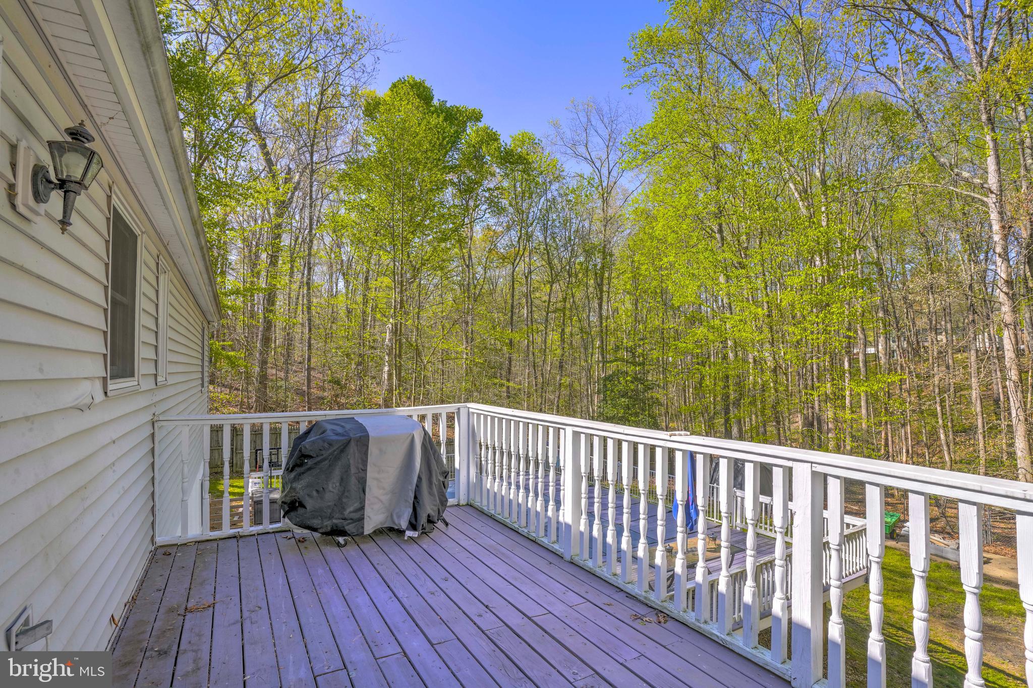 COUNTRY LAKES - Residential