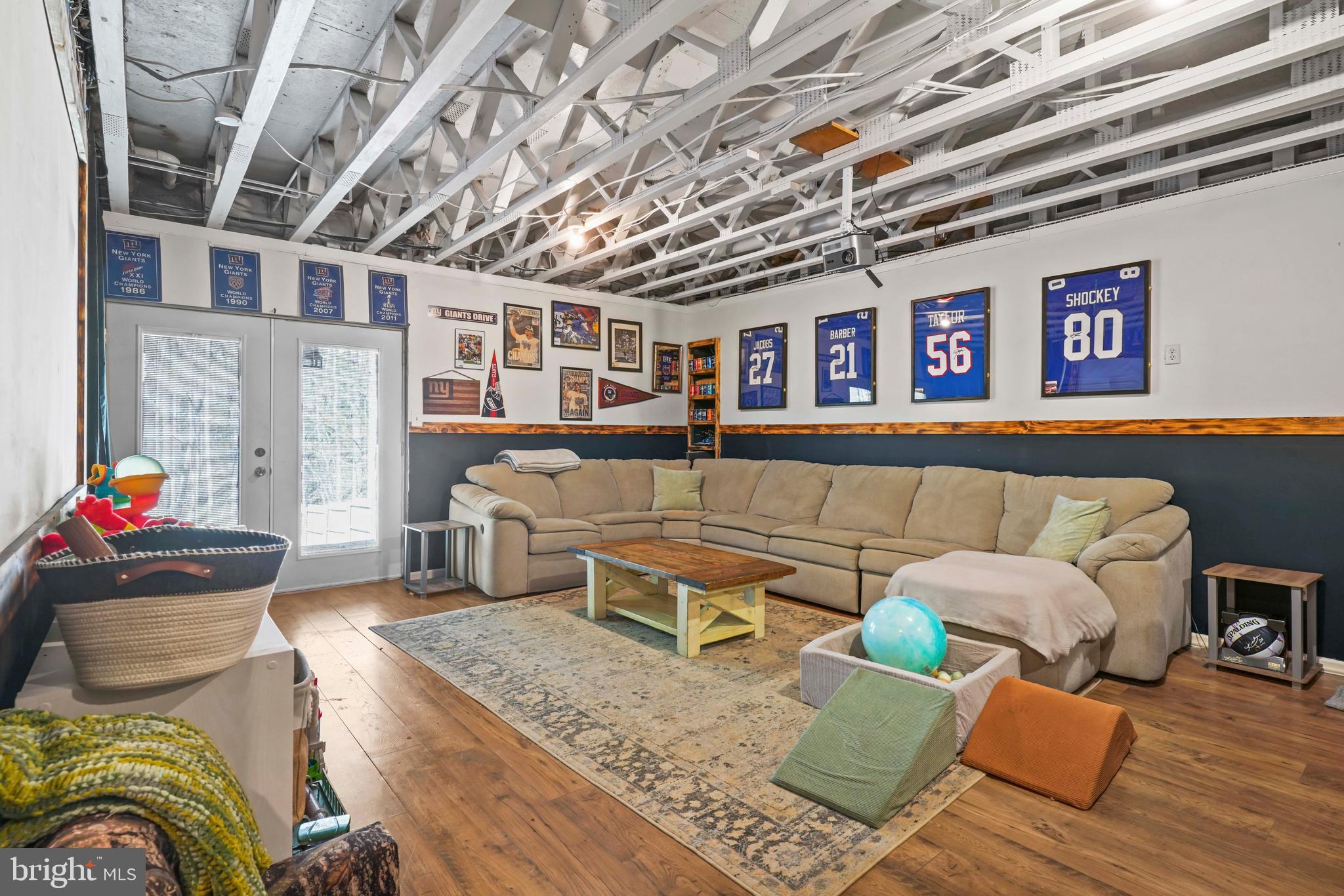 COUNTRY LAKES - Residential