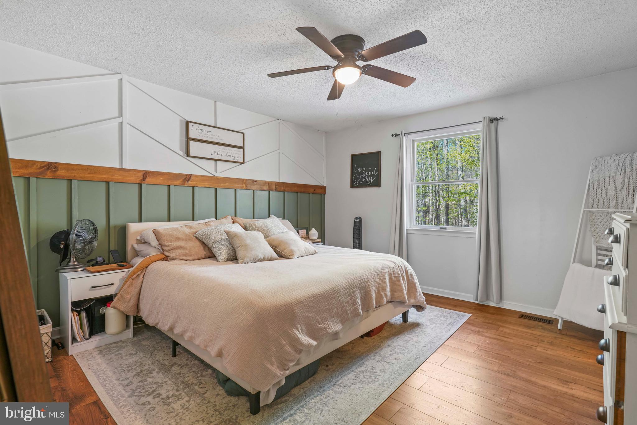 COUNTRY LAKES - Residential