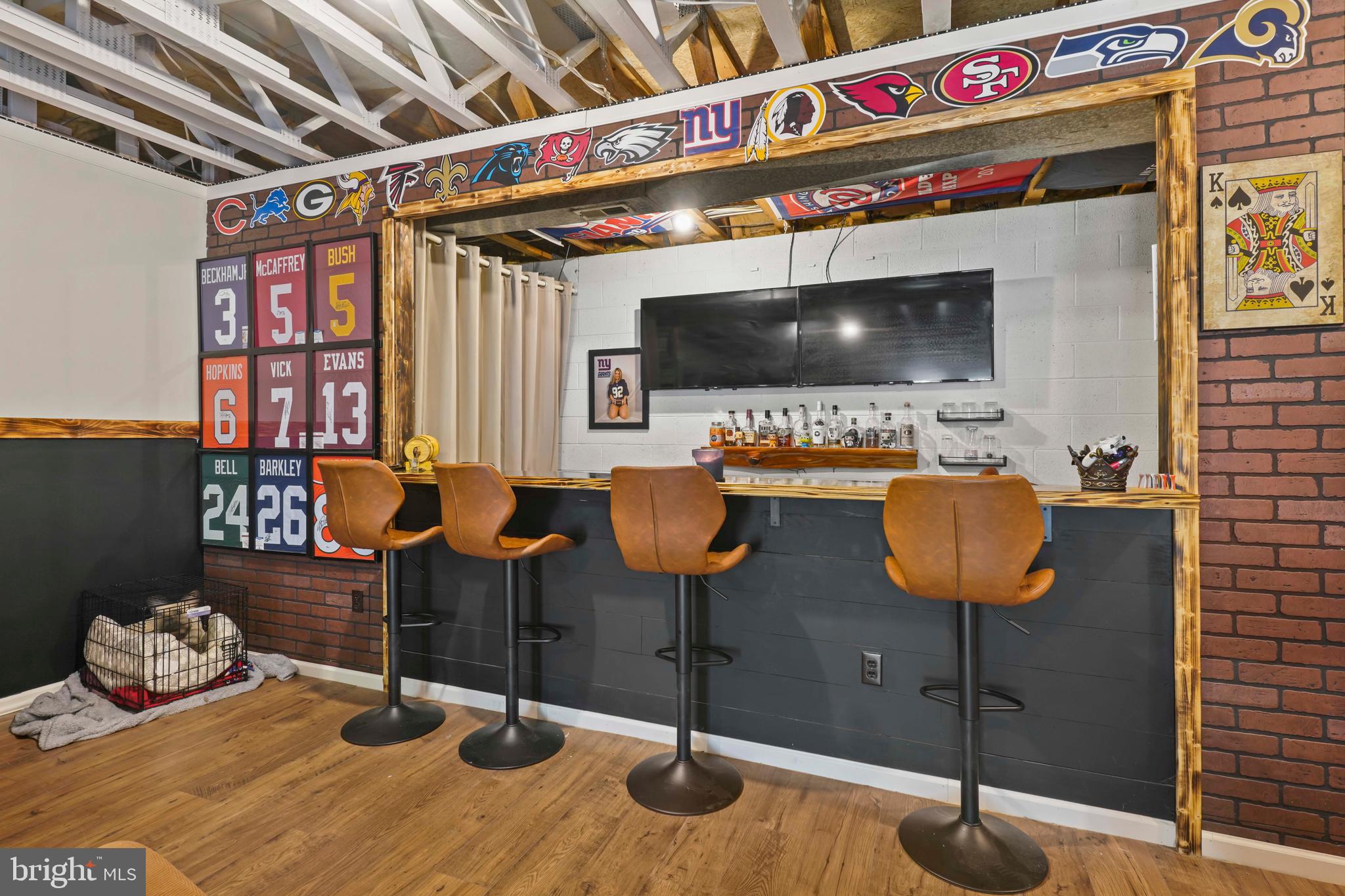 COUNTRY LAKES - Residential