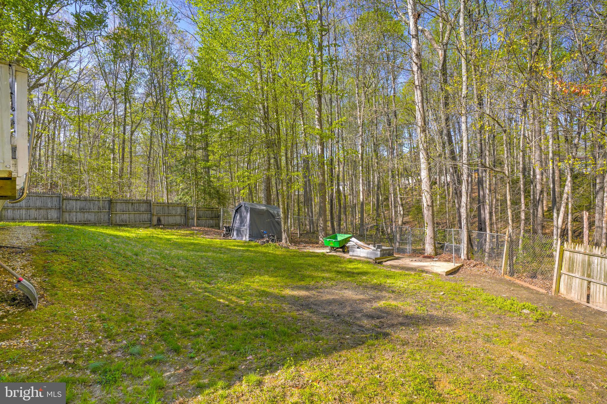 COUNTRY LAKES - Residential