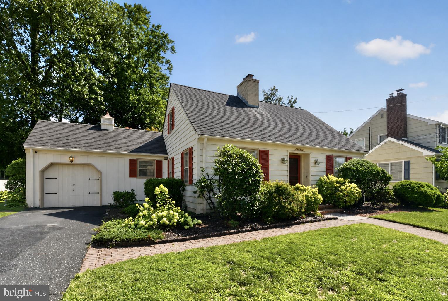 220 HICKORY LANE