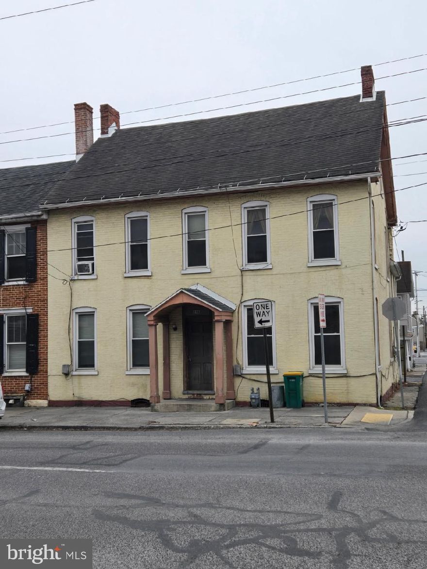 First floor; 1 Bedroom Apt for rent available for rent as of June 1 2025 with off street parking.  Showings can on be conducted on Mondays- Thursdays from 9a-3p due to the fact that the apt is currently tenanted until 5-31-25.