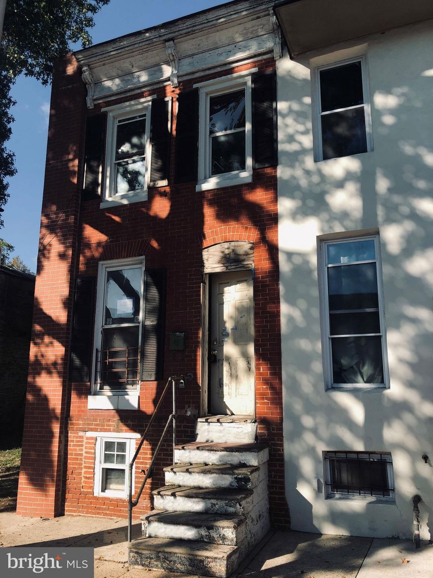 Wonderful investment opportunity in Carrollton Ridge! This brick townhouse has spacious room sizes, separate dining room and kitchen, and large rear yard. The full basement can be use as added storage or finish off more living space.  Great location - walking distance to Carrollton Park, a few blocks away from Westide Shopping Center and Food Depot,  and  easy access to major commuter routes .