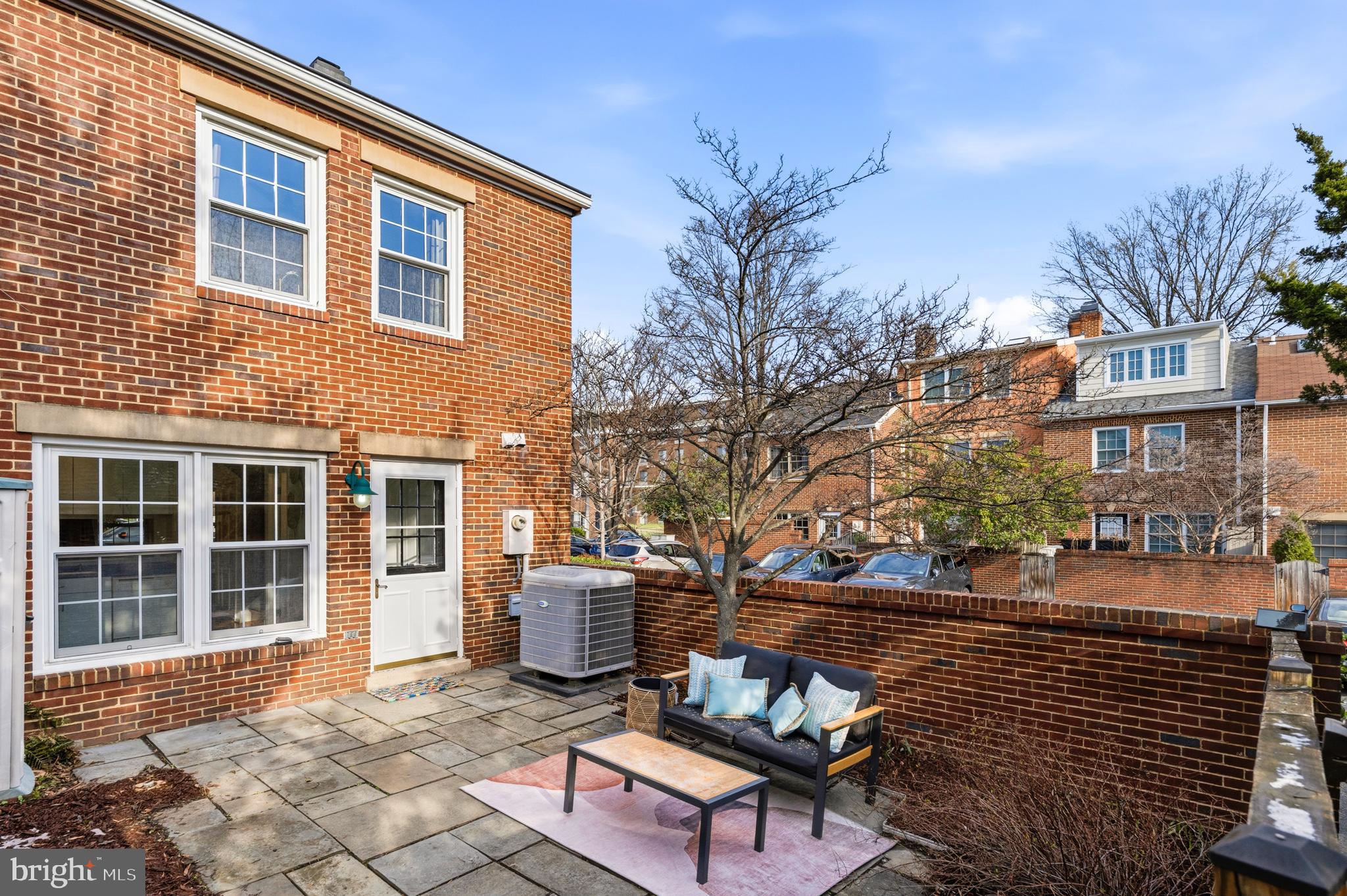 OLD TOWN ALEXANDRIA - Residential