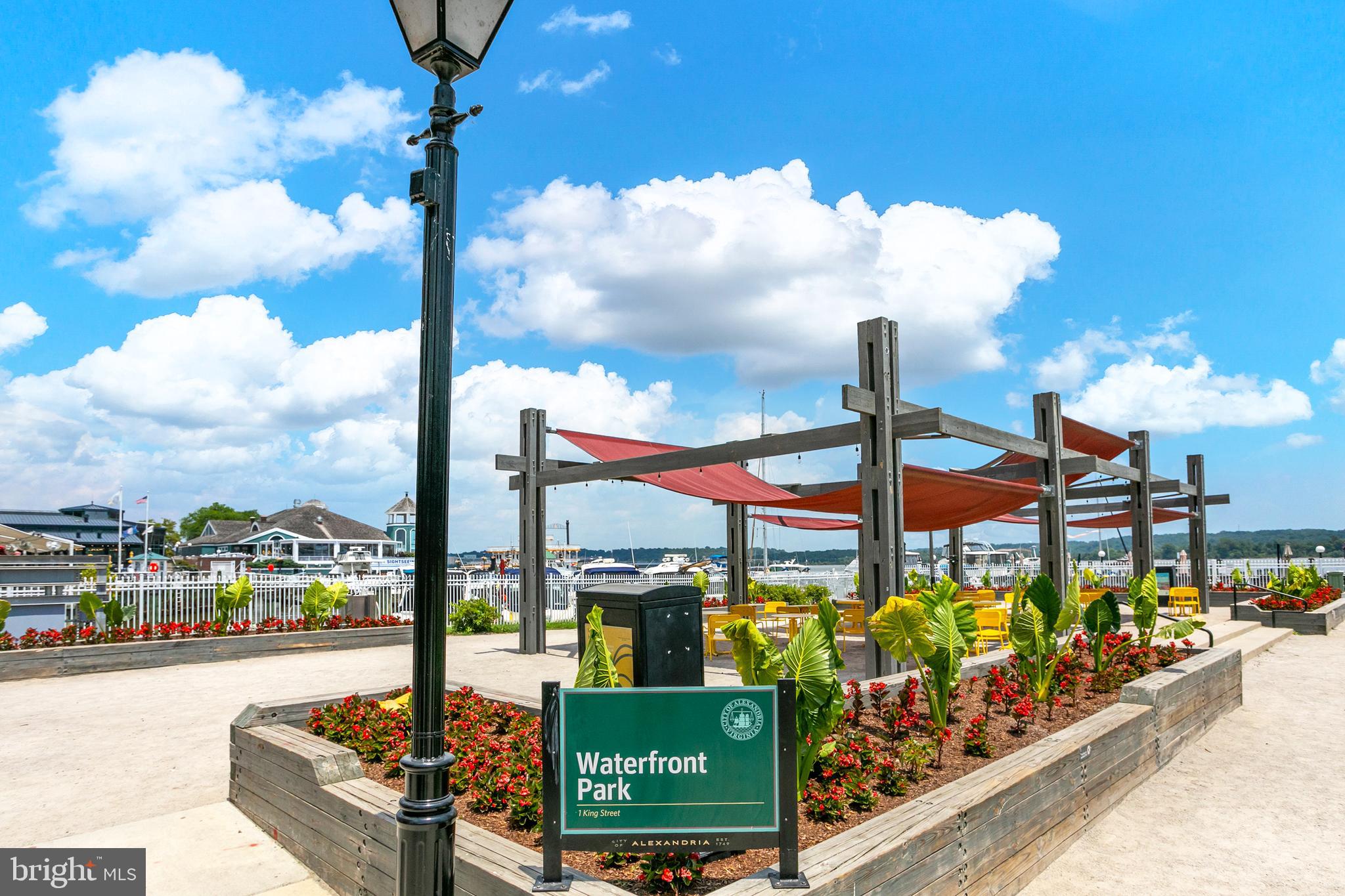 OLD TOWN ALEXANDRIA - Residential