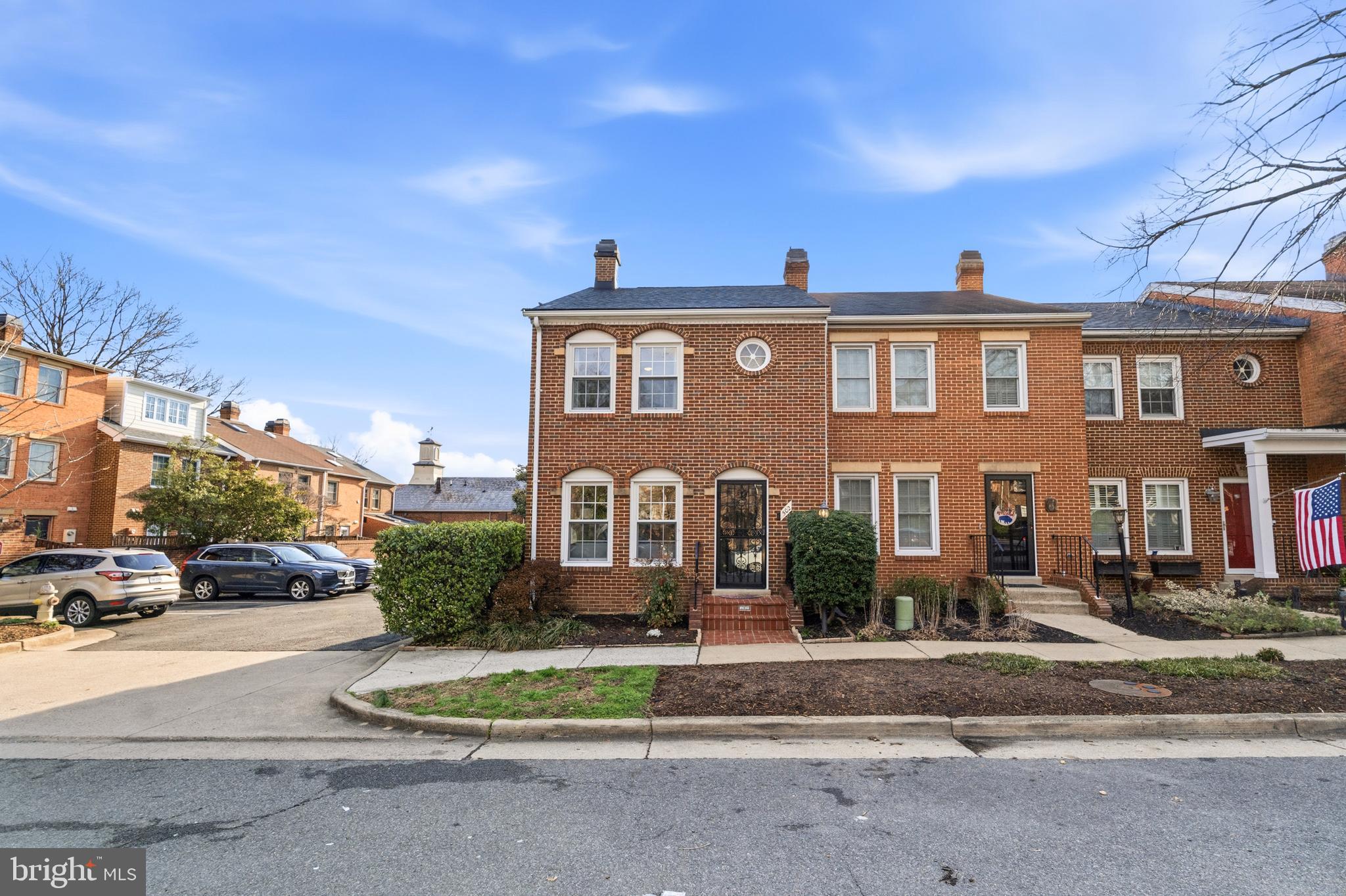 502 S COLUMBUS STREET S