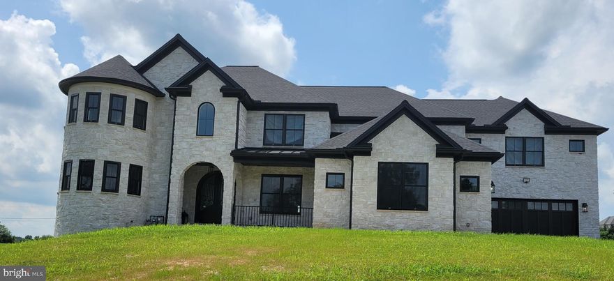 For comp purposes only. Appraisers feel free to contact the selling agent, see agent remarks.
Another quality built home crafted by Fred A. Tiday Builders in Jasper Ridge.