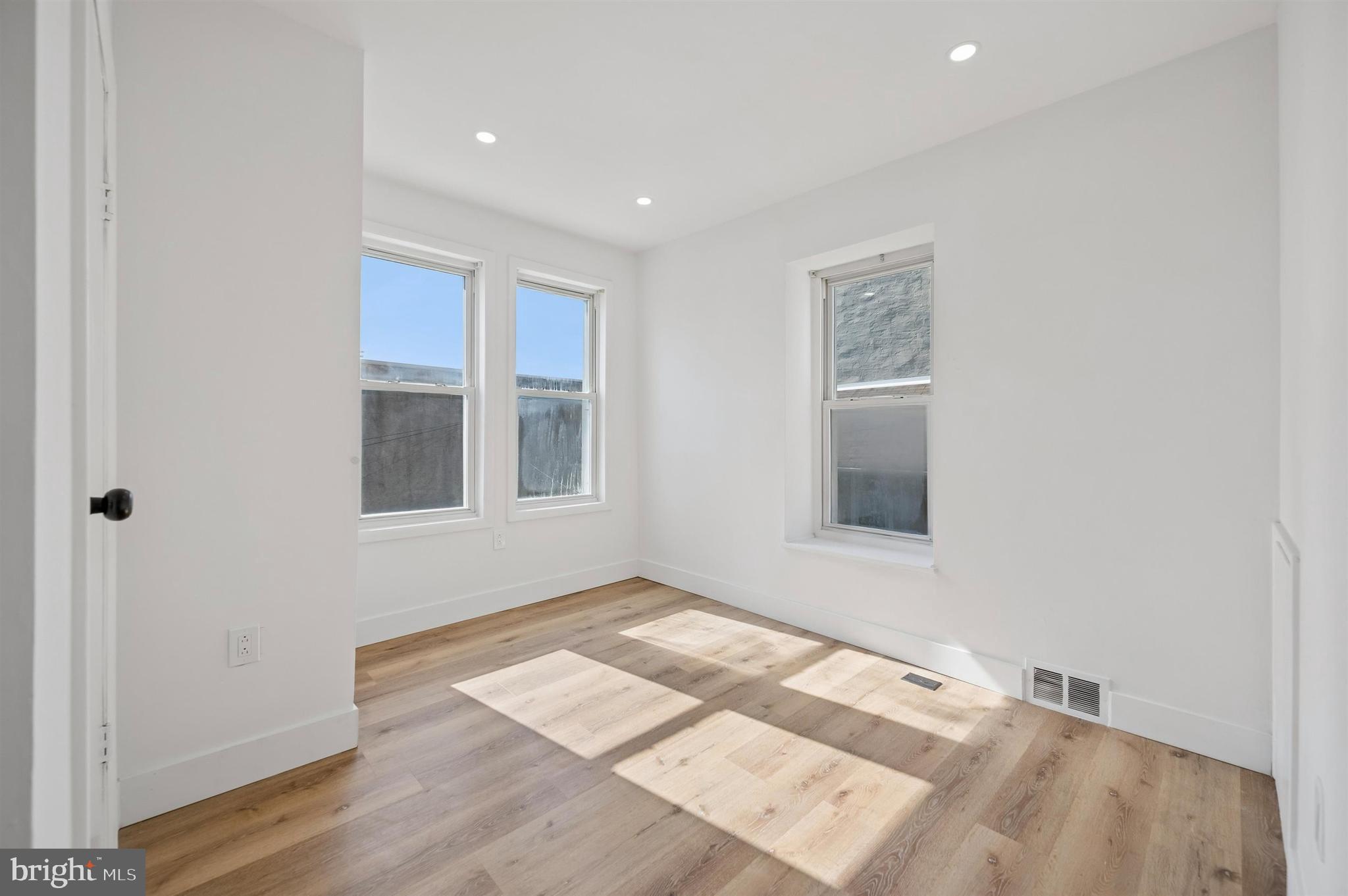 ROXBOROUGH - Residential