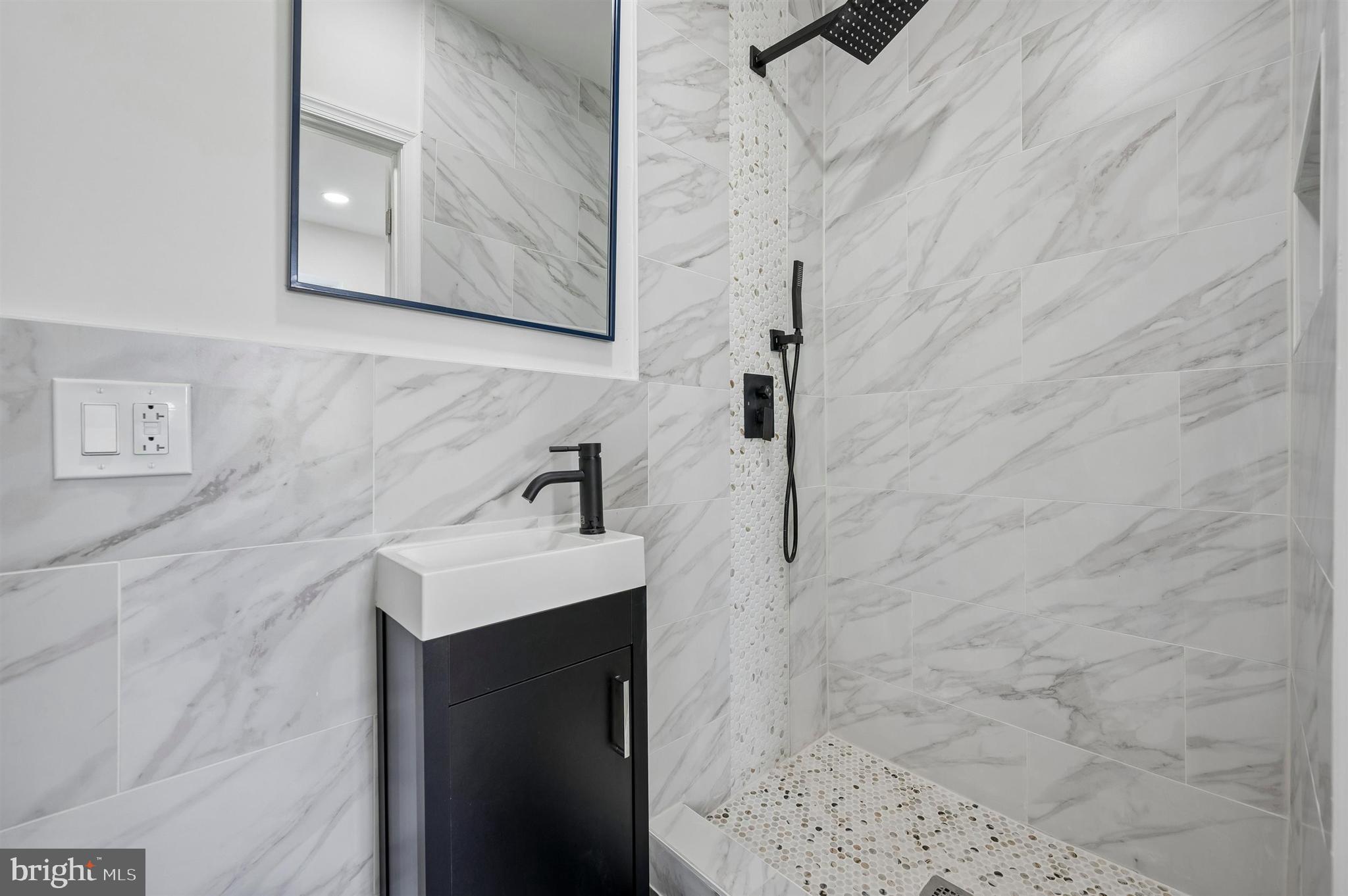 ROXBOROUGH - Residential