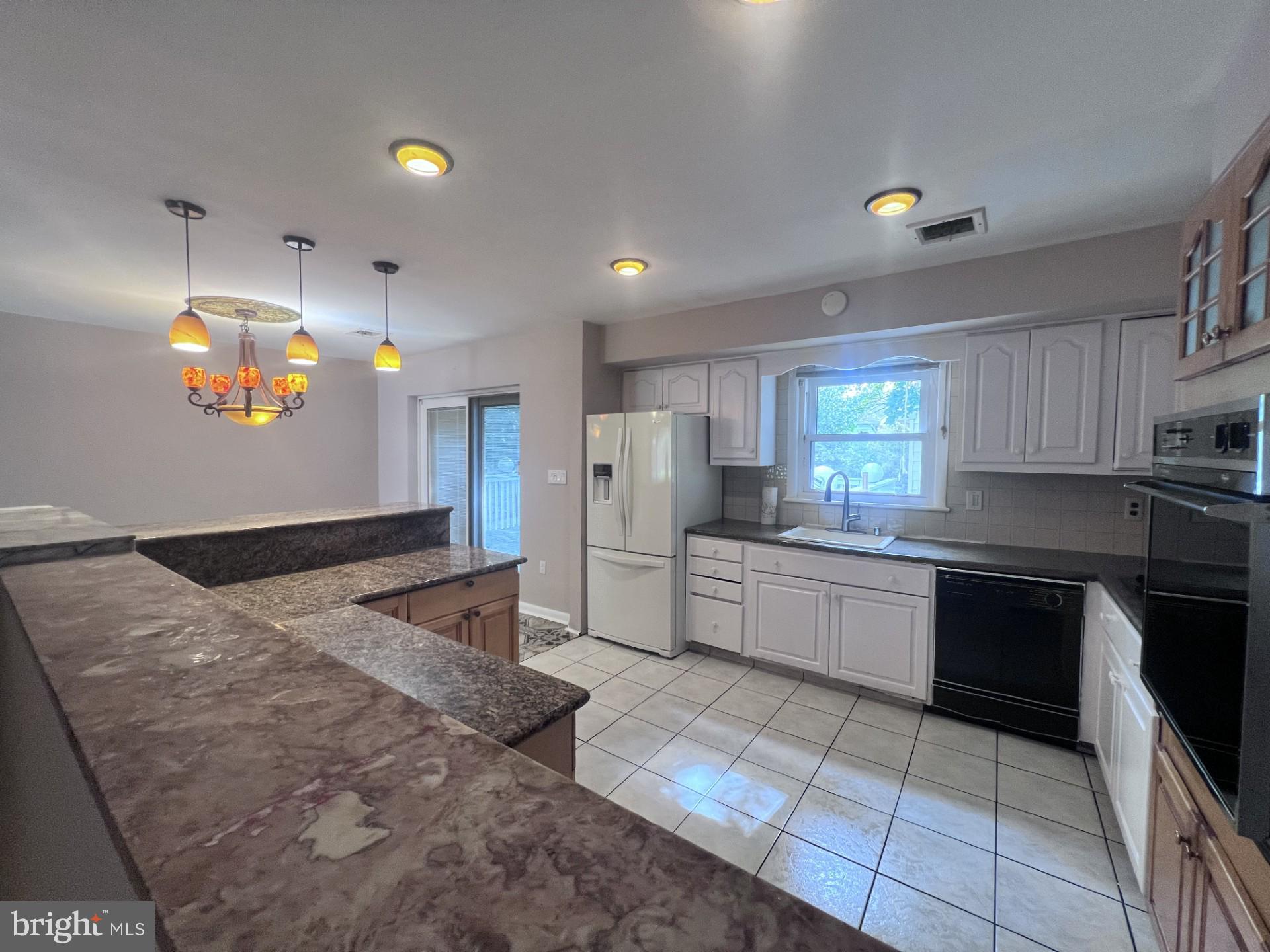 COLLEGE PARK WOODS - Residential