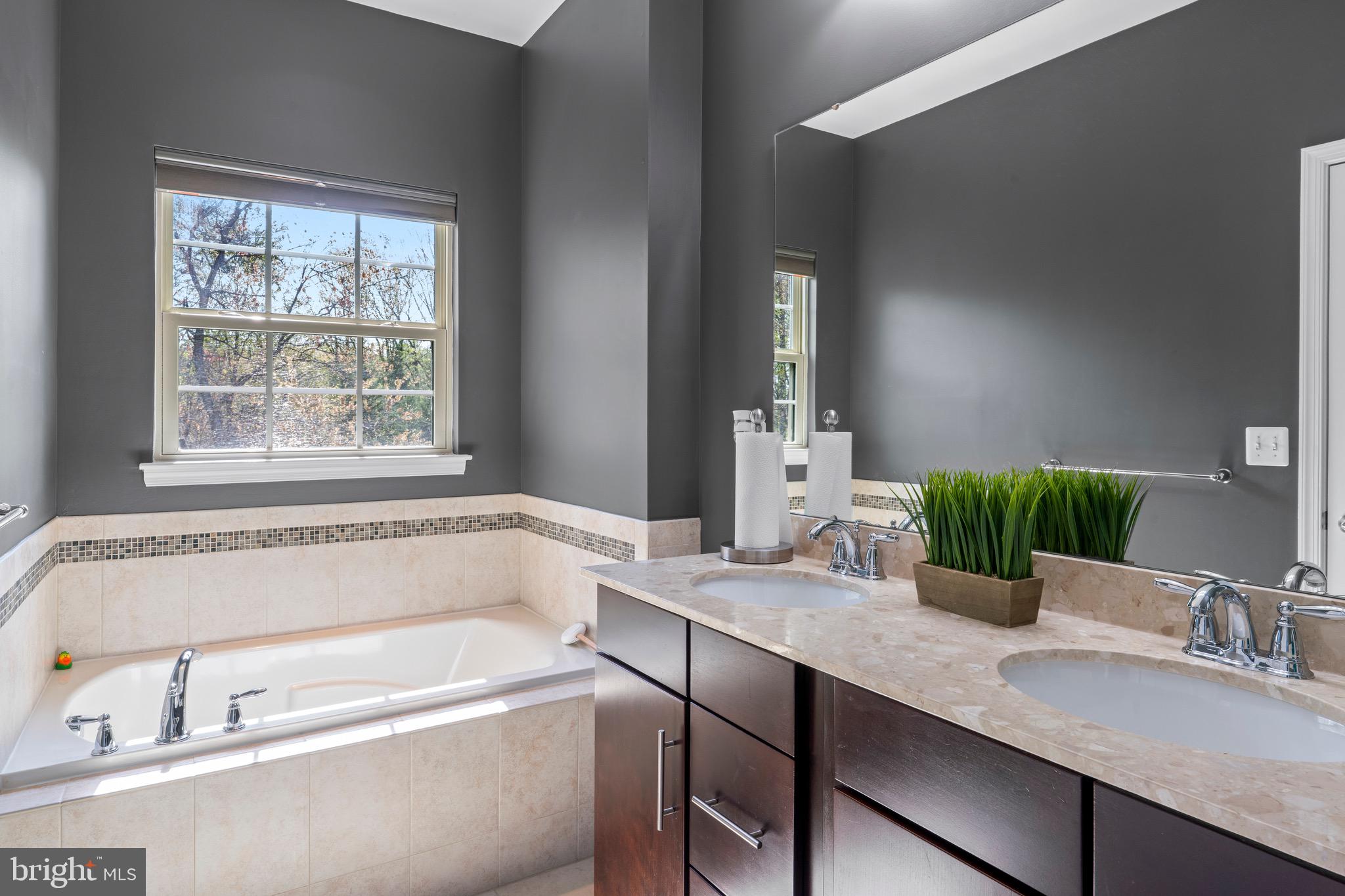 PARKER CREEK VIEW - Residential