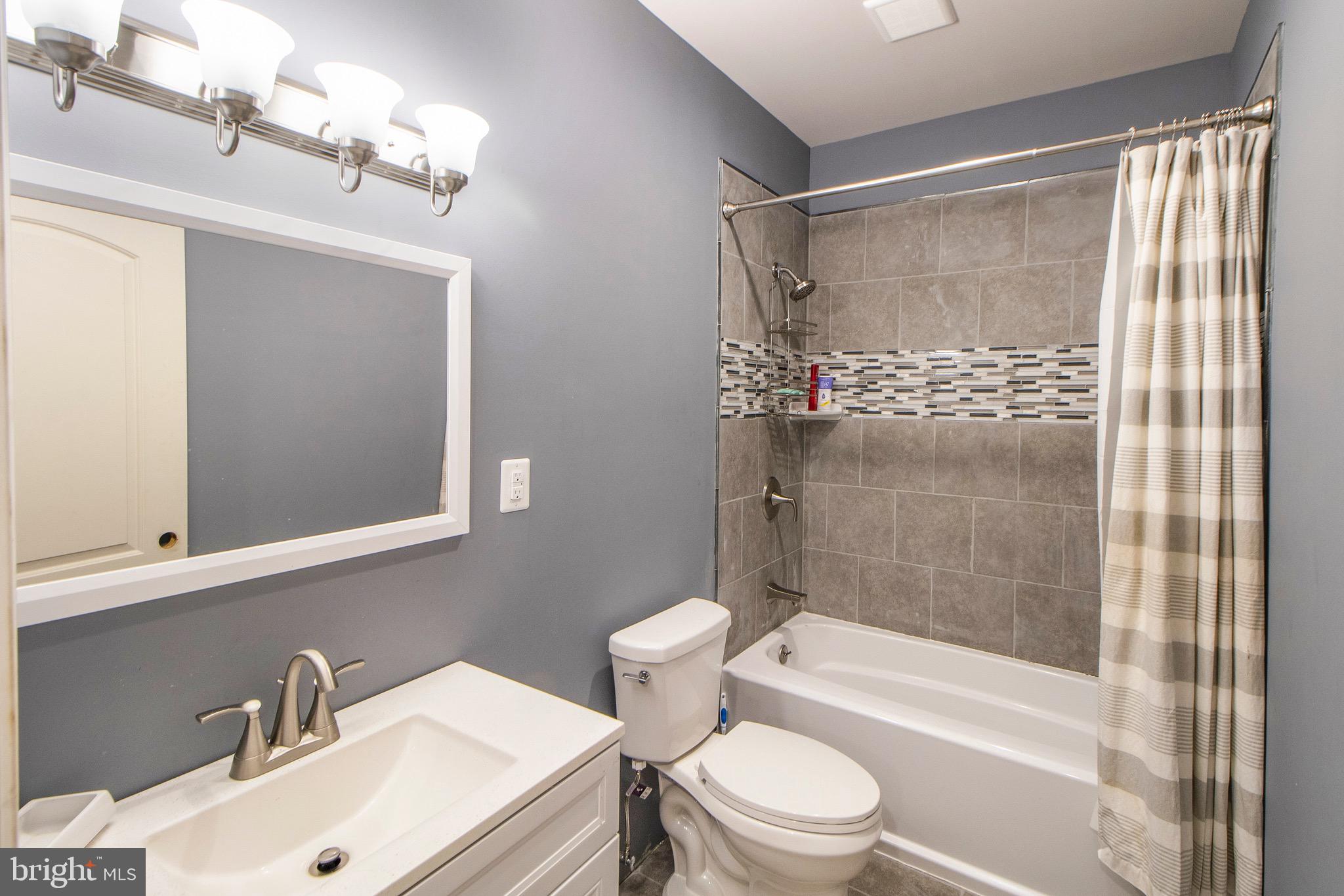 OAK CREEK CLUB - Residential