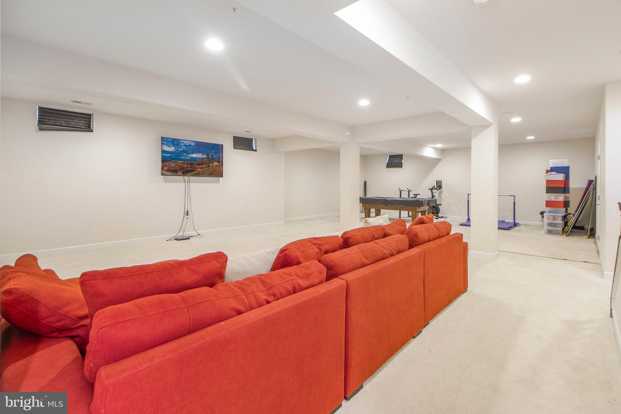 OAK CREEK CLUB - Residential