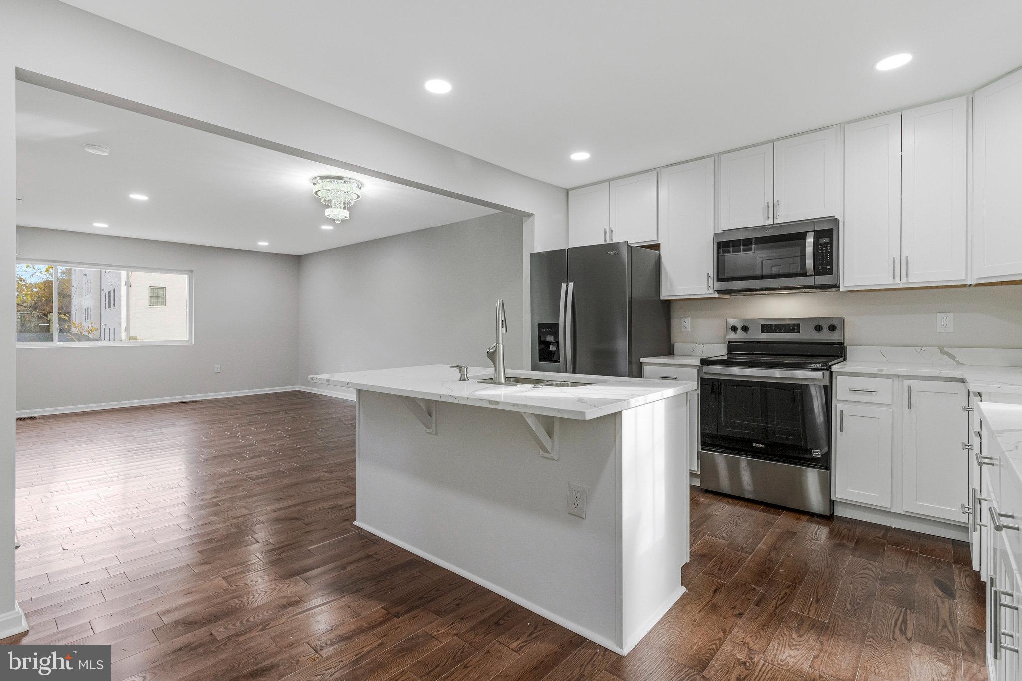 800 WHEELER HILL DRIVE SE 800