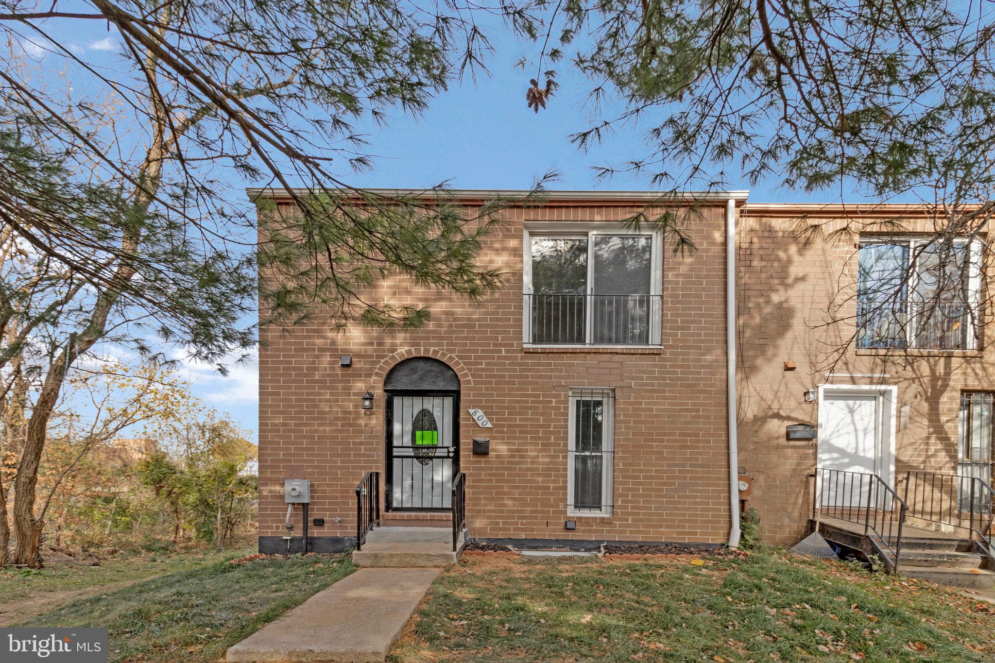 800 WHEELER HILL DRIVE SE 800