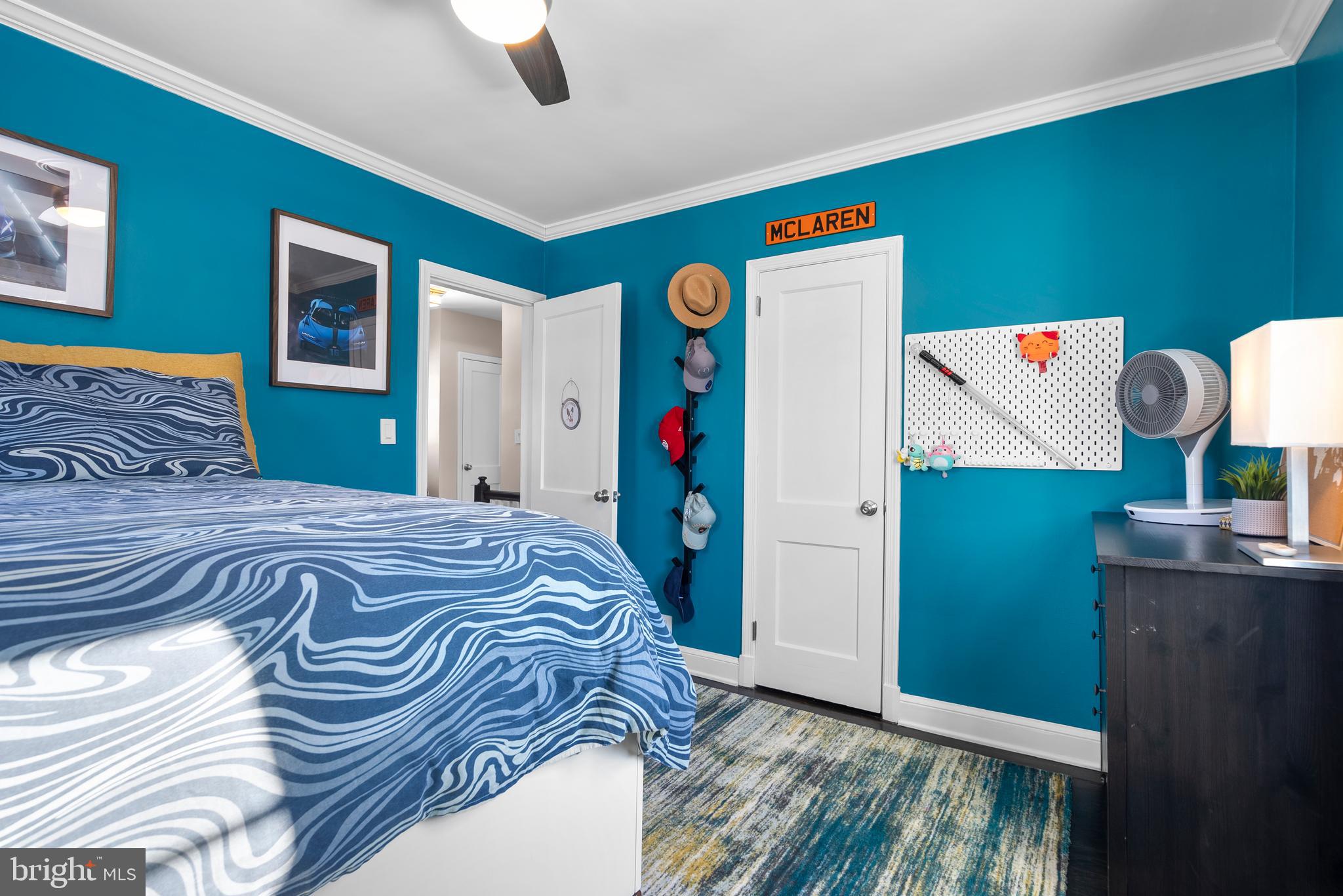 COUNTRY CLUB VIEW - Residential