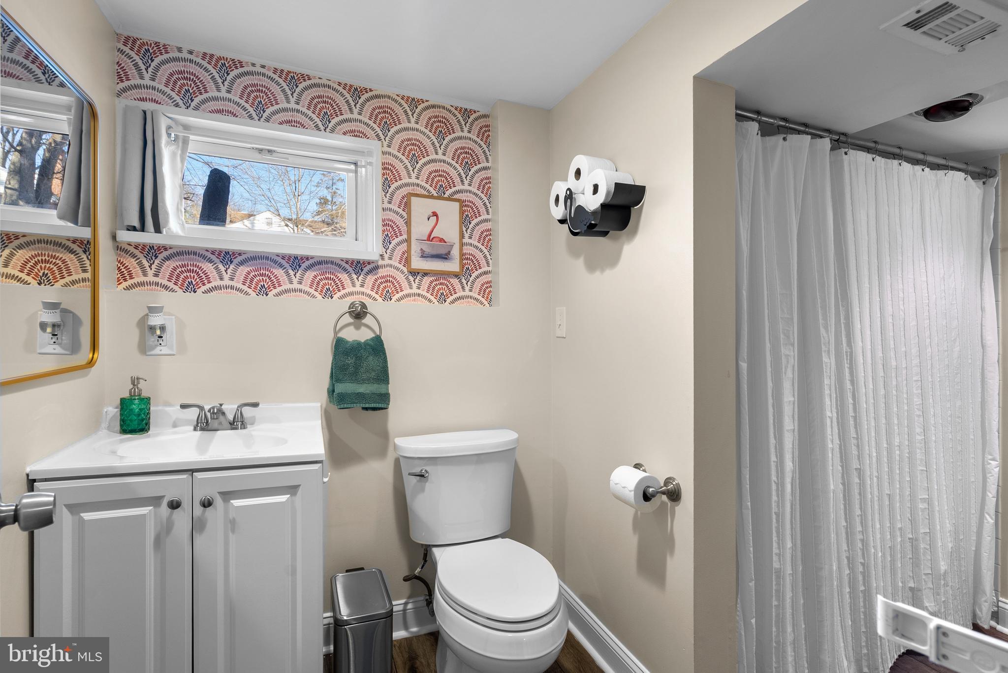 COUNTRY CLUB VIEW - Residential