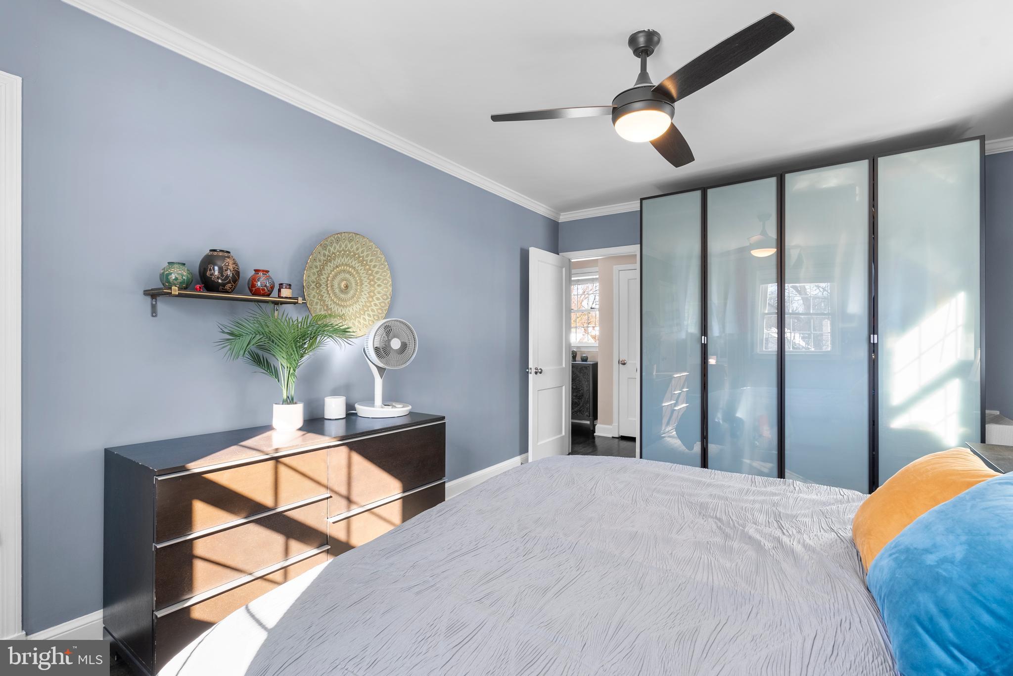 COUNTRY CLUB VIEW - Residential