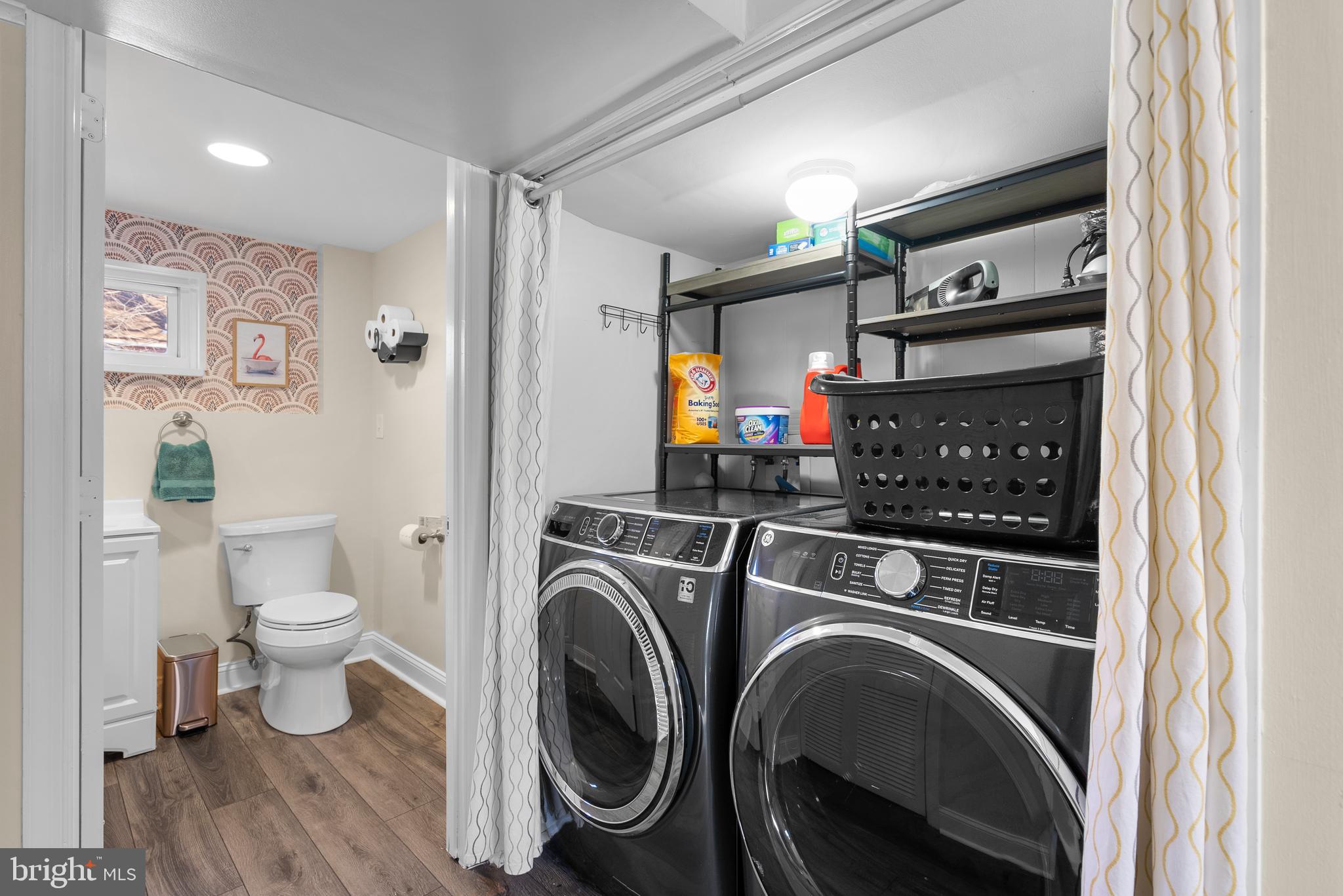 COUNTRY CLUB VIEW - Residential