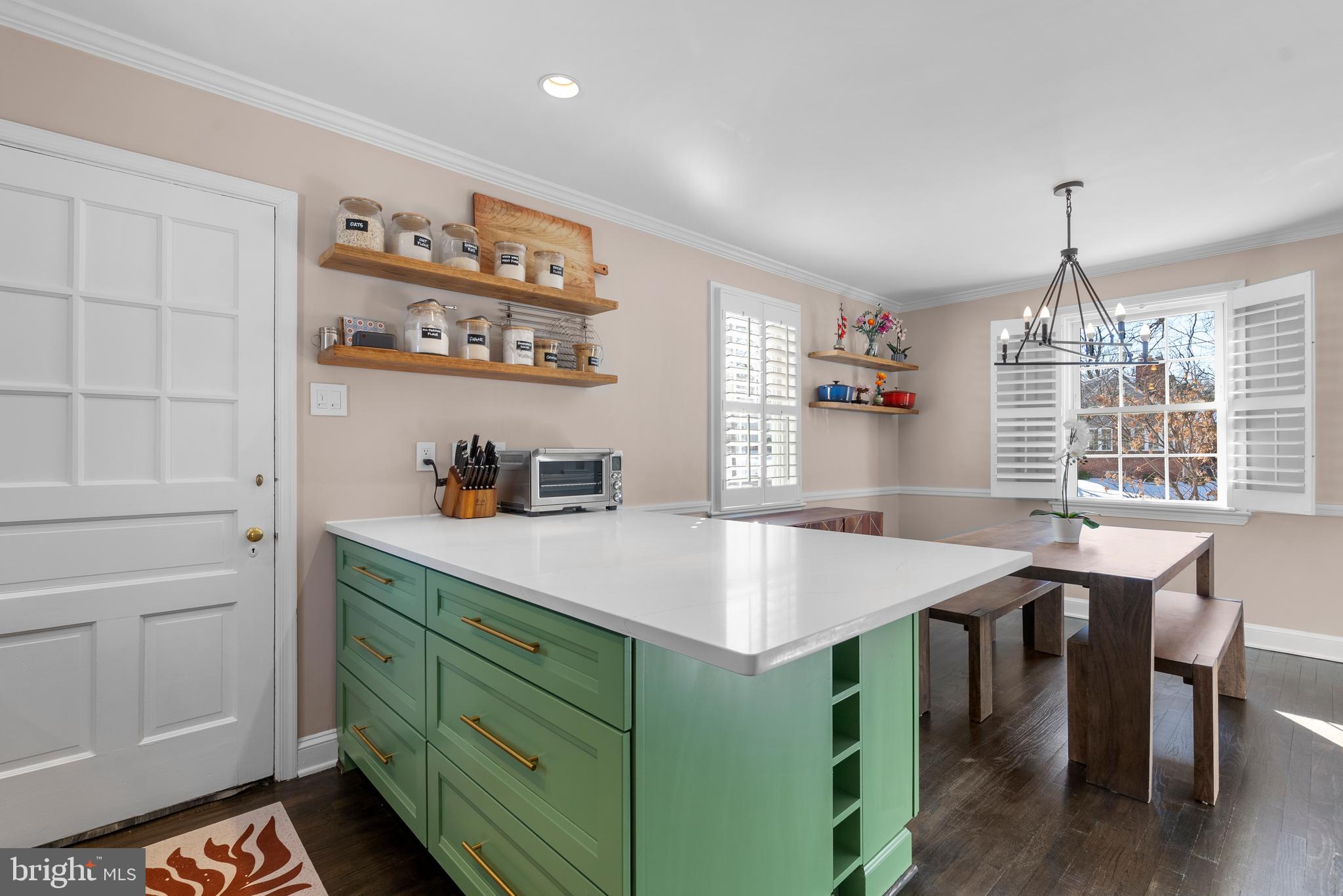 COUNTRY CLUB VIEW - Residential