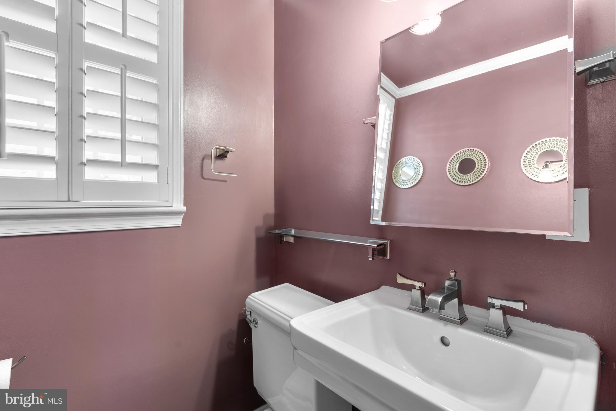 COUNTRY CLUB VIEW - Residential