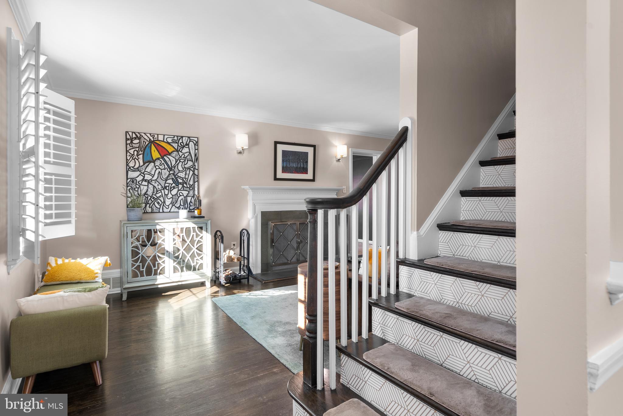 COUNTRY CLUB VIEW - Residential