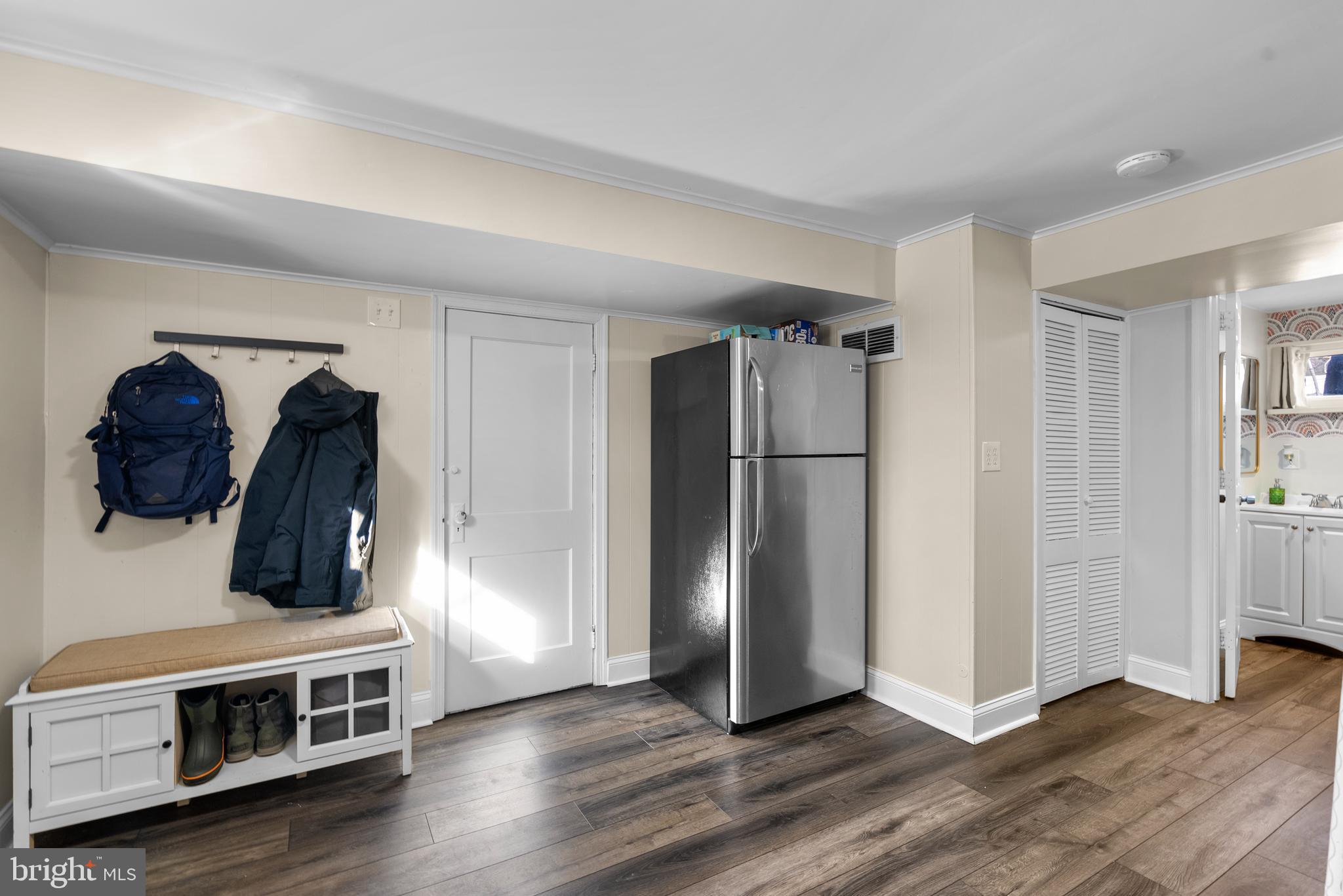 COUNTRY CLUB VIEW - Residential