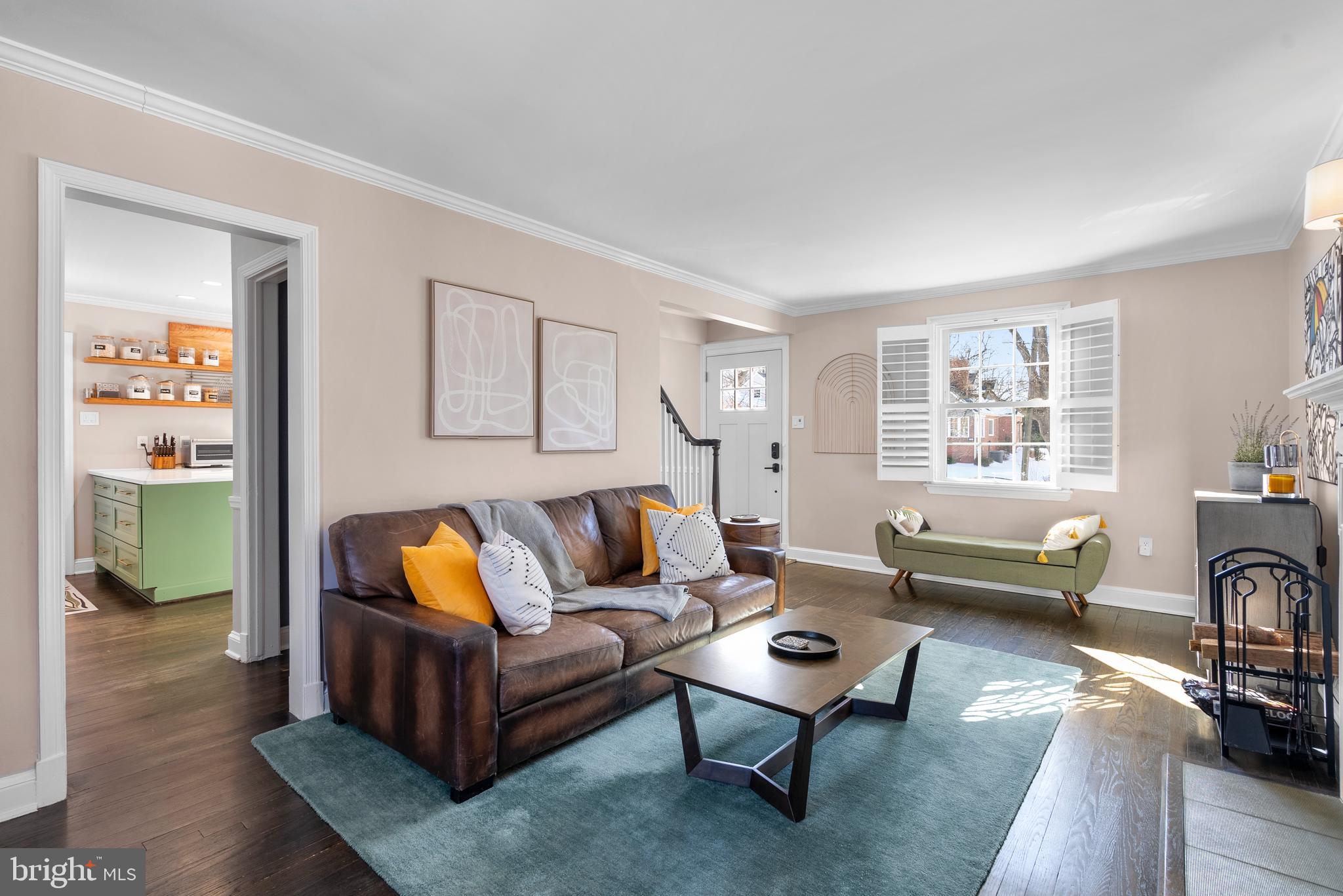 COUNTRY CLUB VIEW - Residential