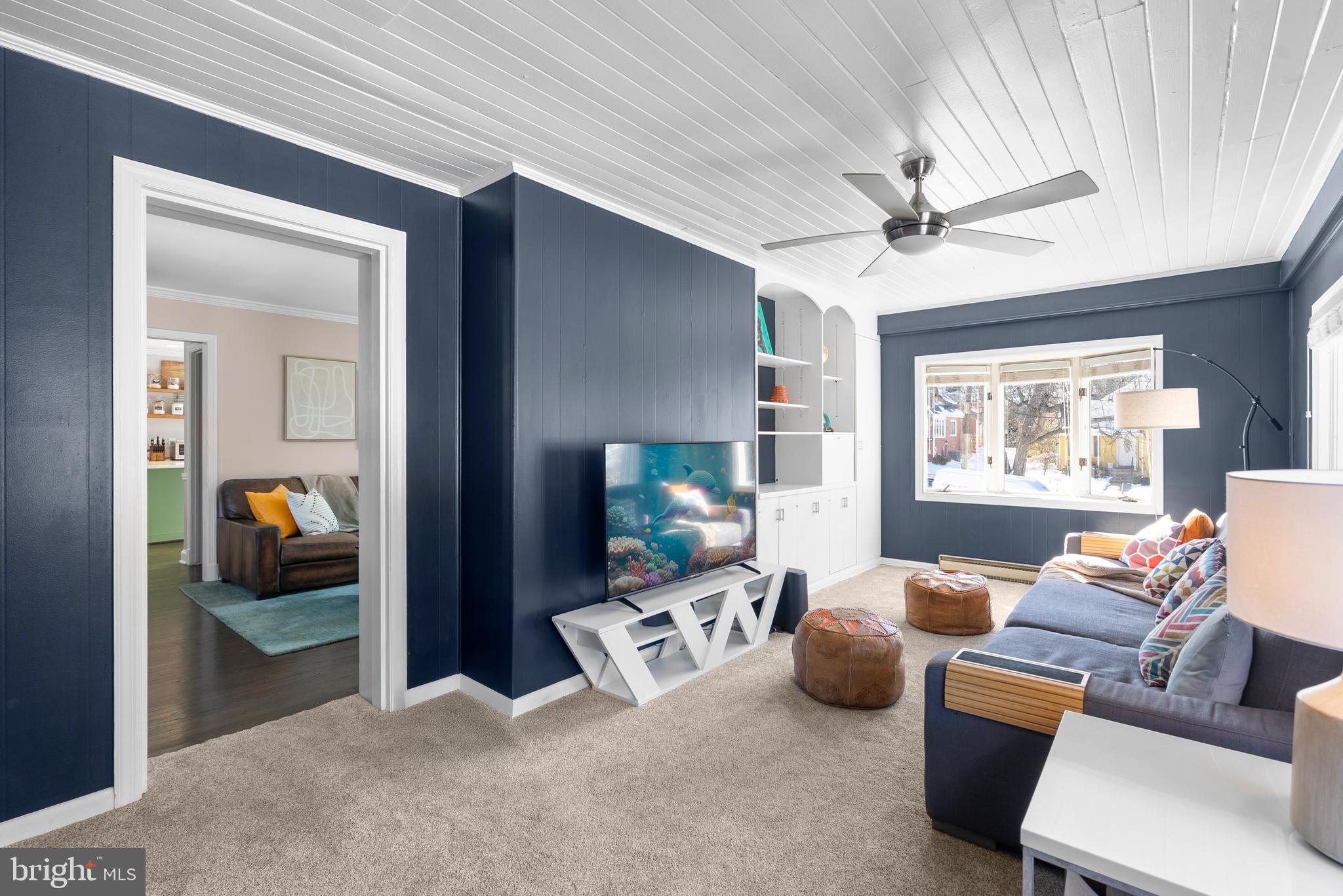 COUNTRY CLUB VIEW - Residential