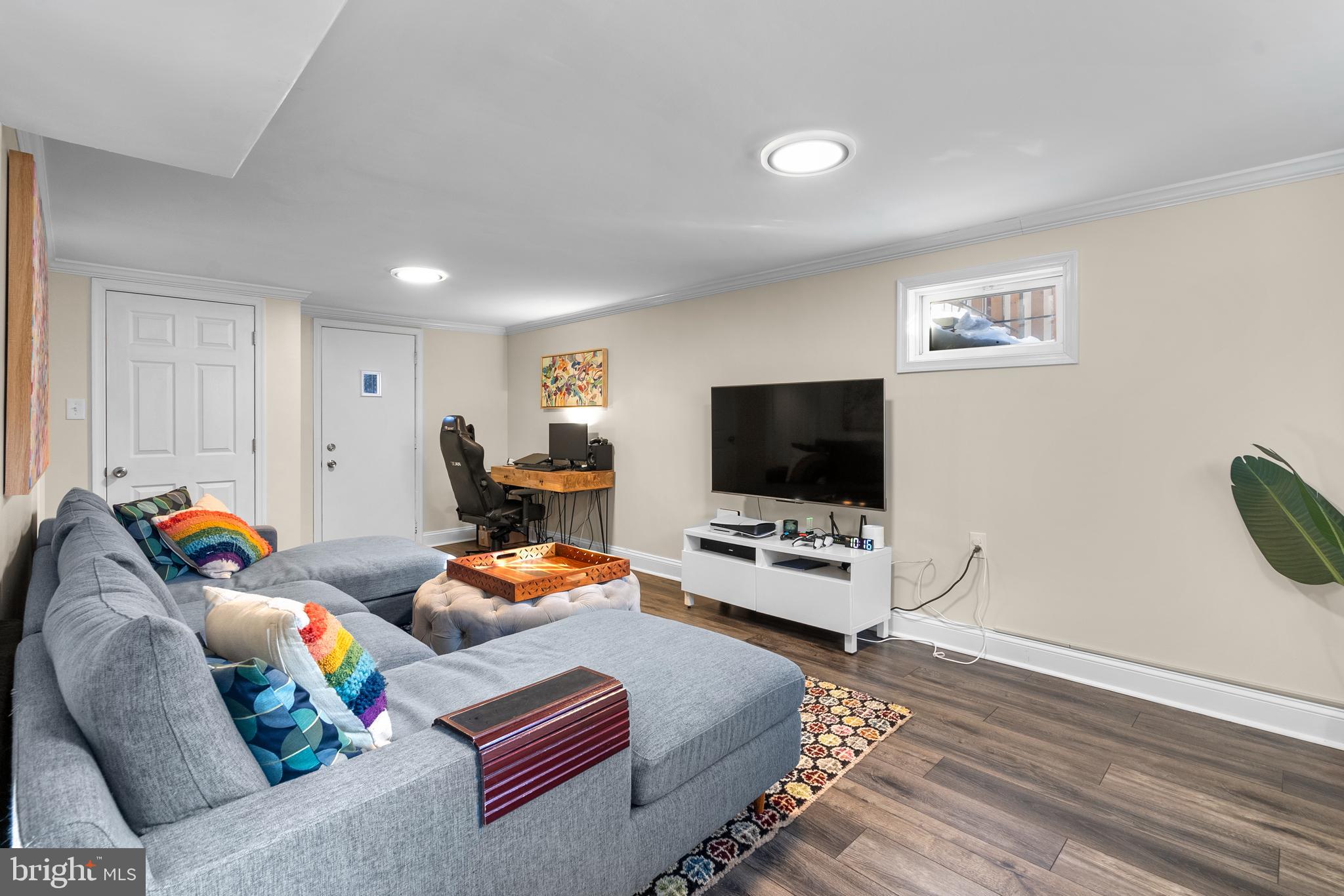 COUNTRY CLUB VIEW - Residential