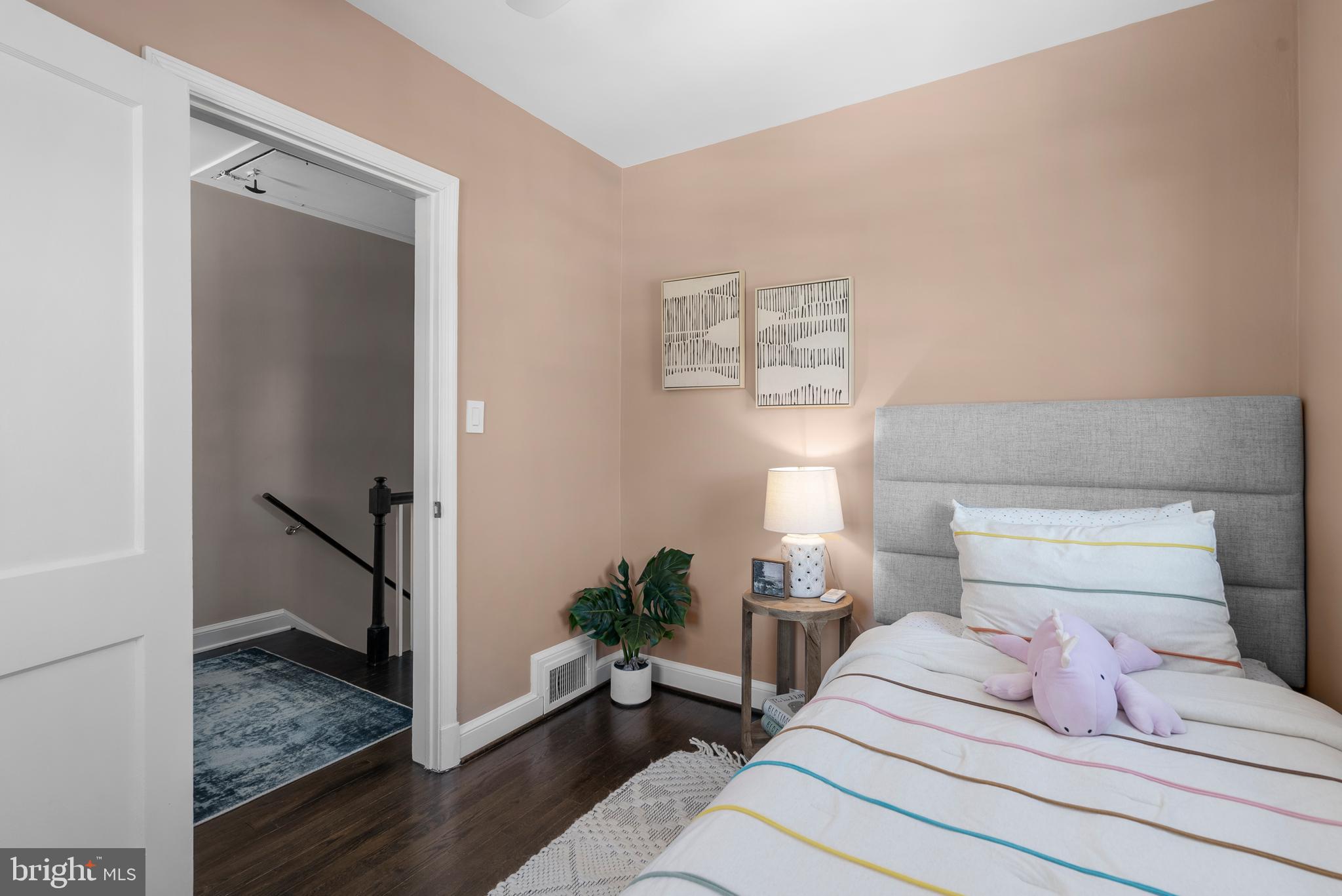 COUNTRY CLUB VIEW - Residential