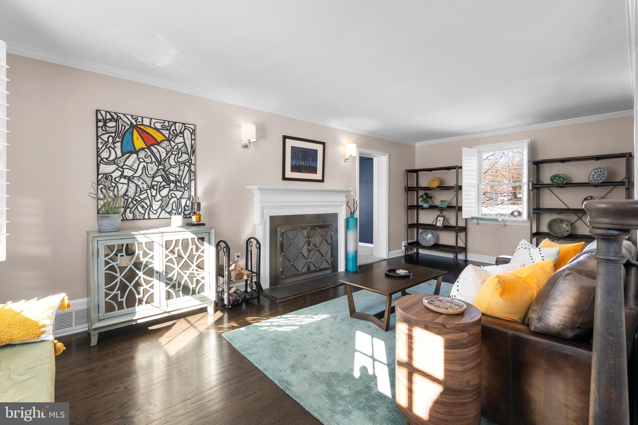 COUNTRY CLUB VIEW - Residential