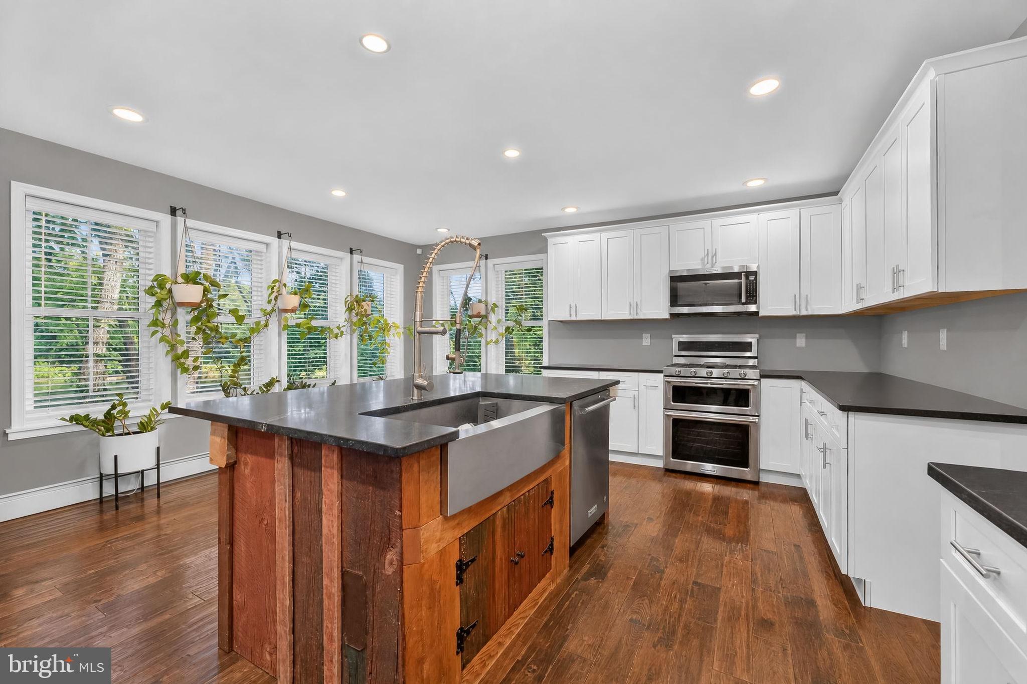 3097 RIVER ROAD