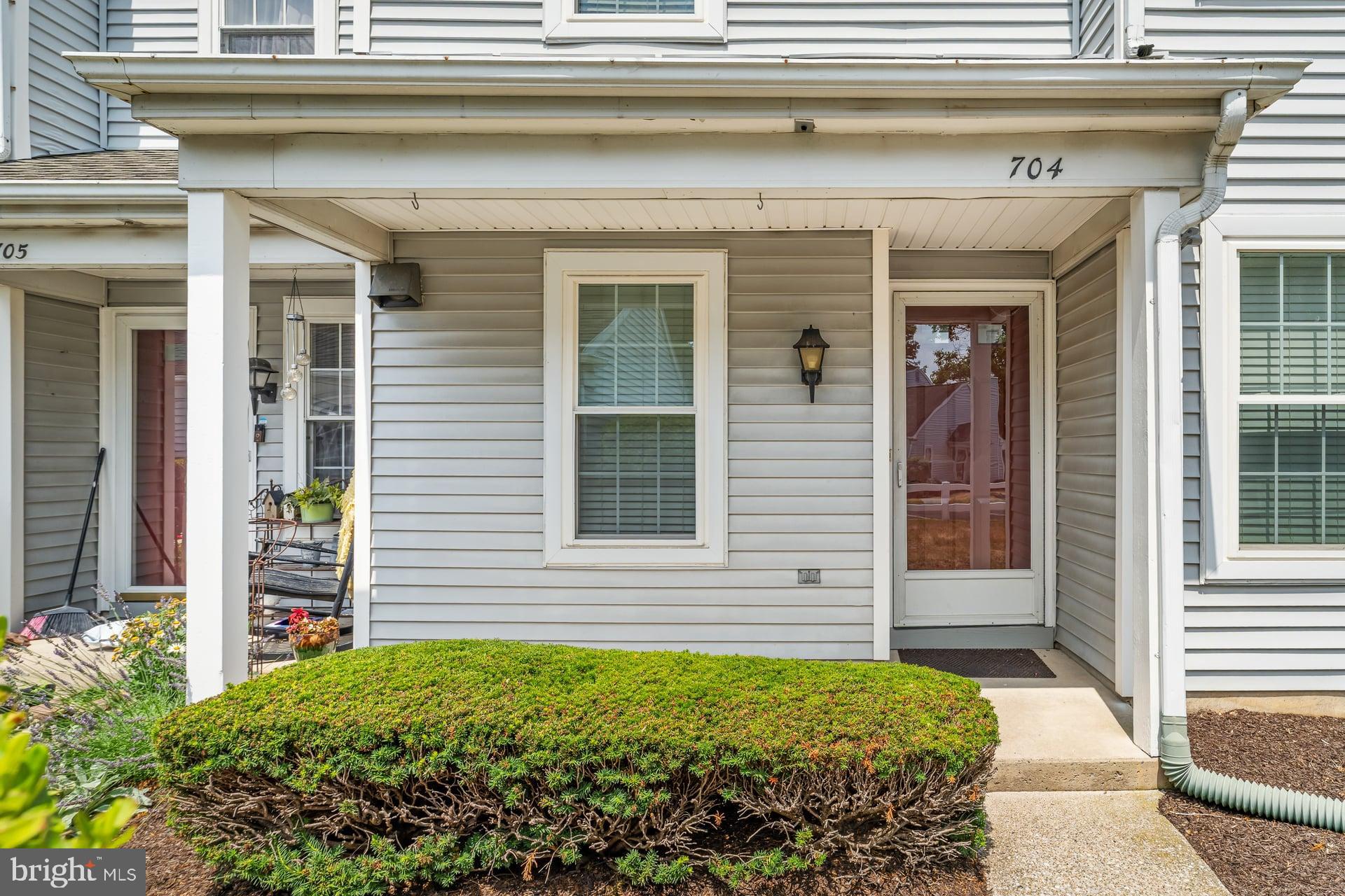 704 CAMBRIDGE CT U-0037