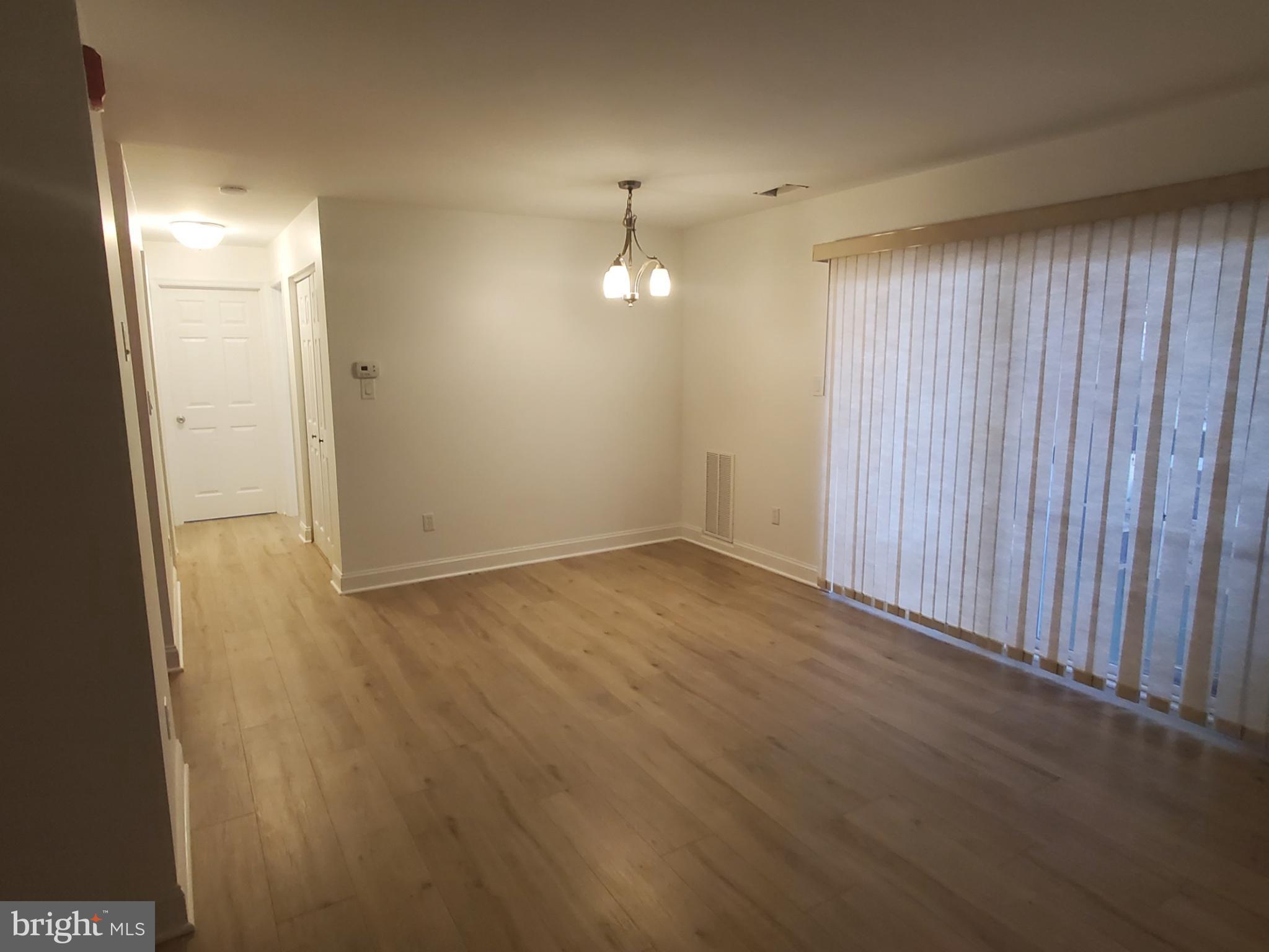 CROMWELL FOUNTAIN - Residential