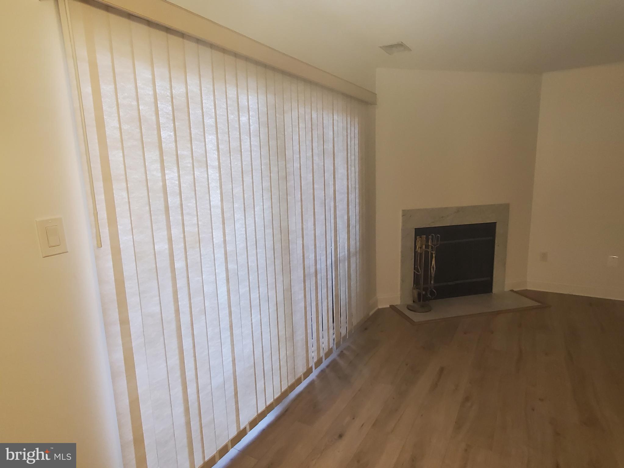 CROMWELL FOUNTAIN - Residential